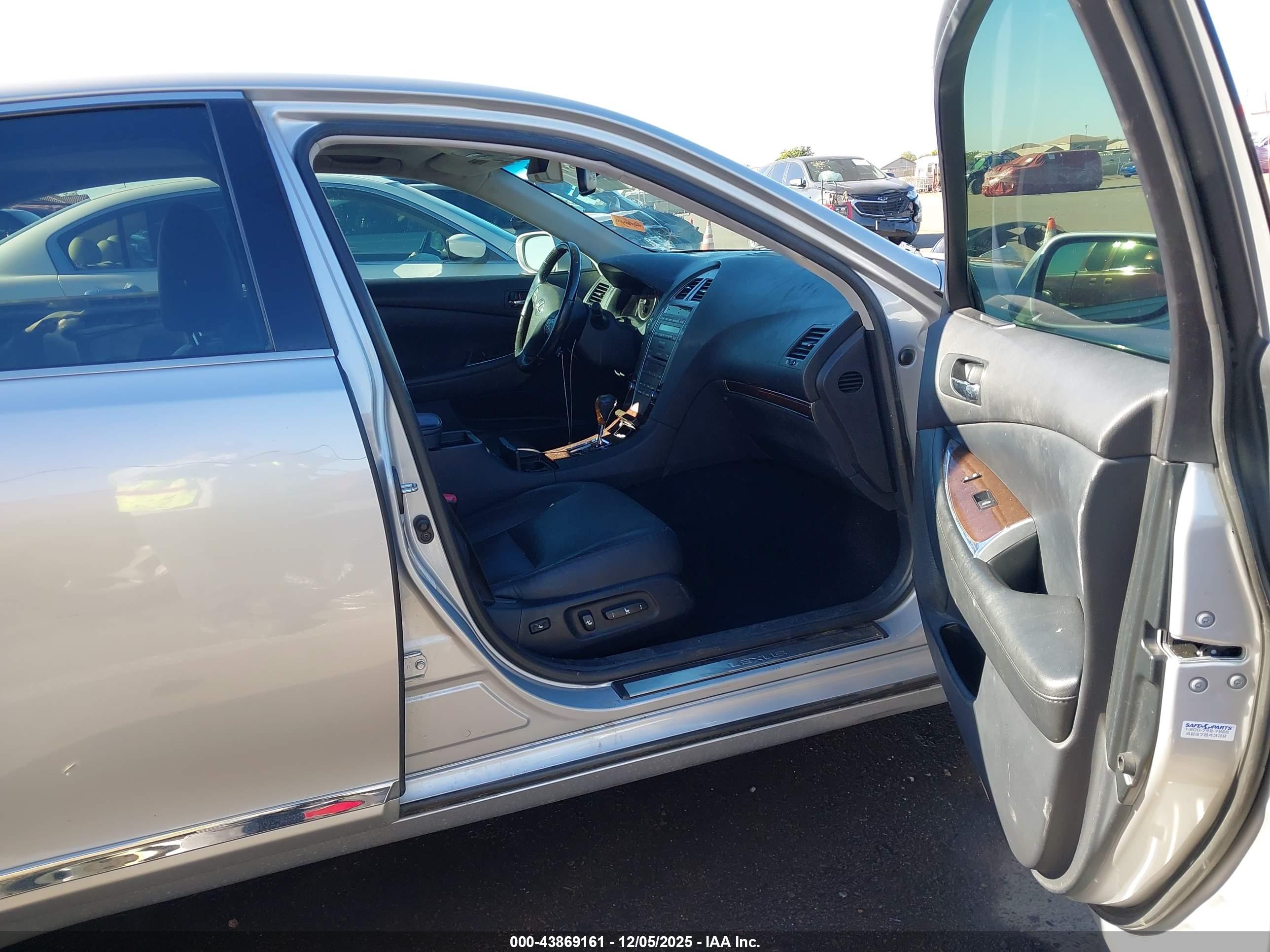 LEXUS ES image 5