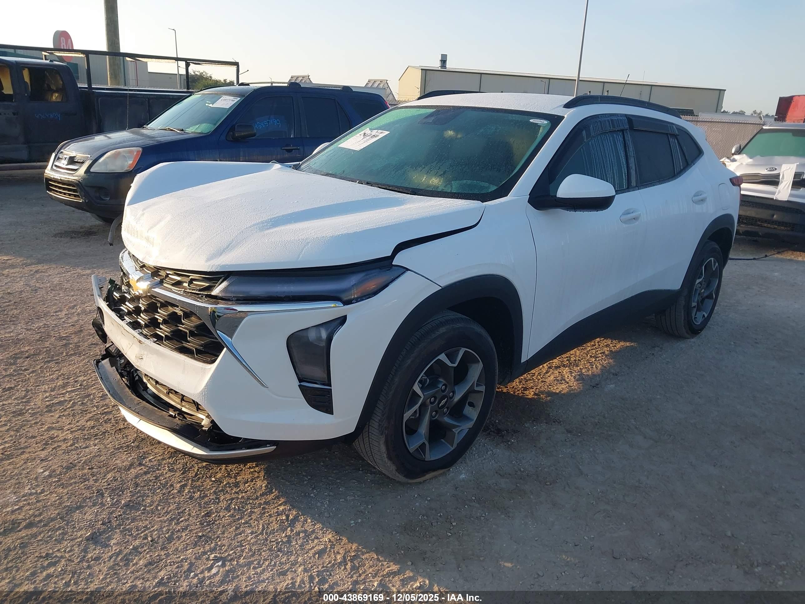 CHEVROLET TRAX image 2