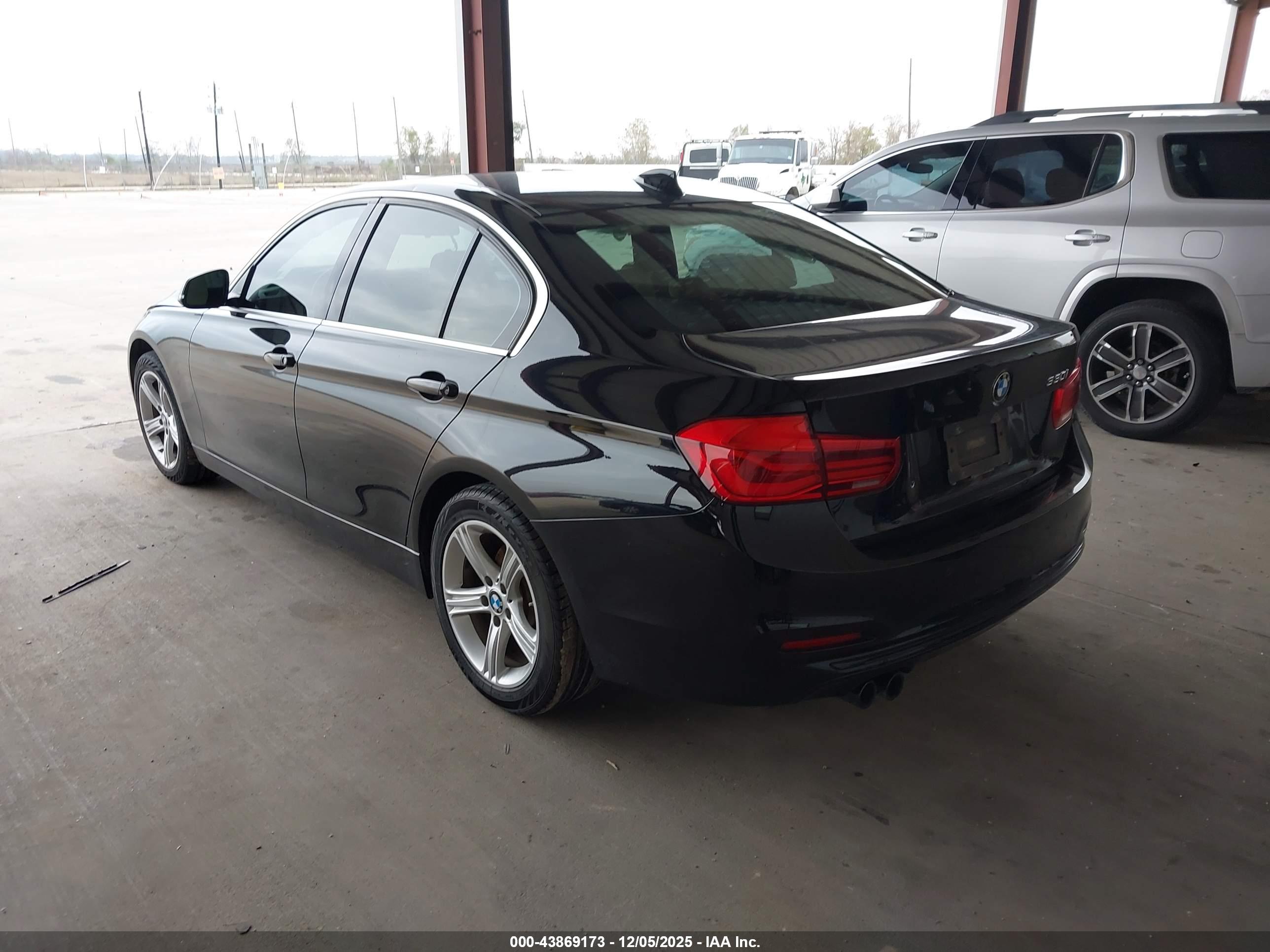 BMW 330I image 3