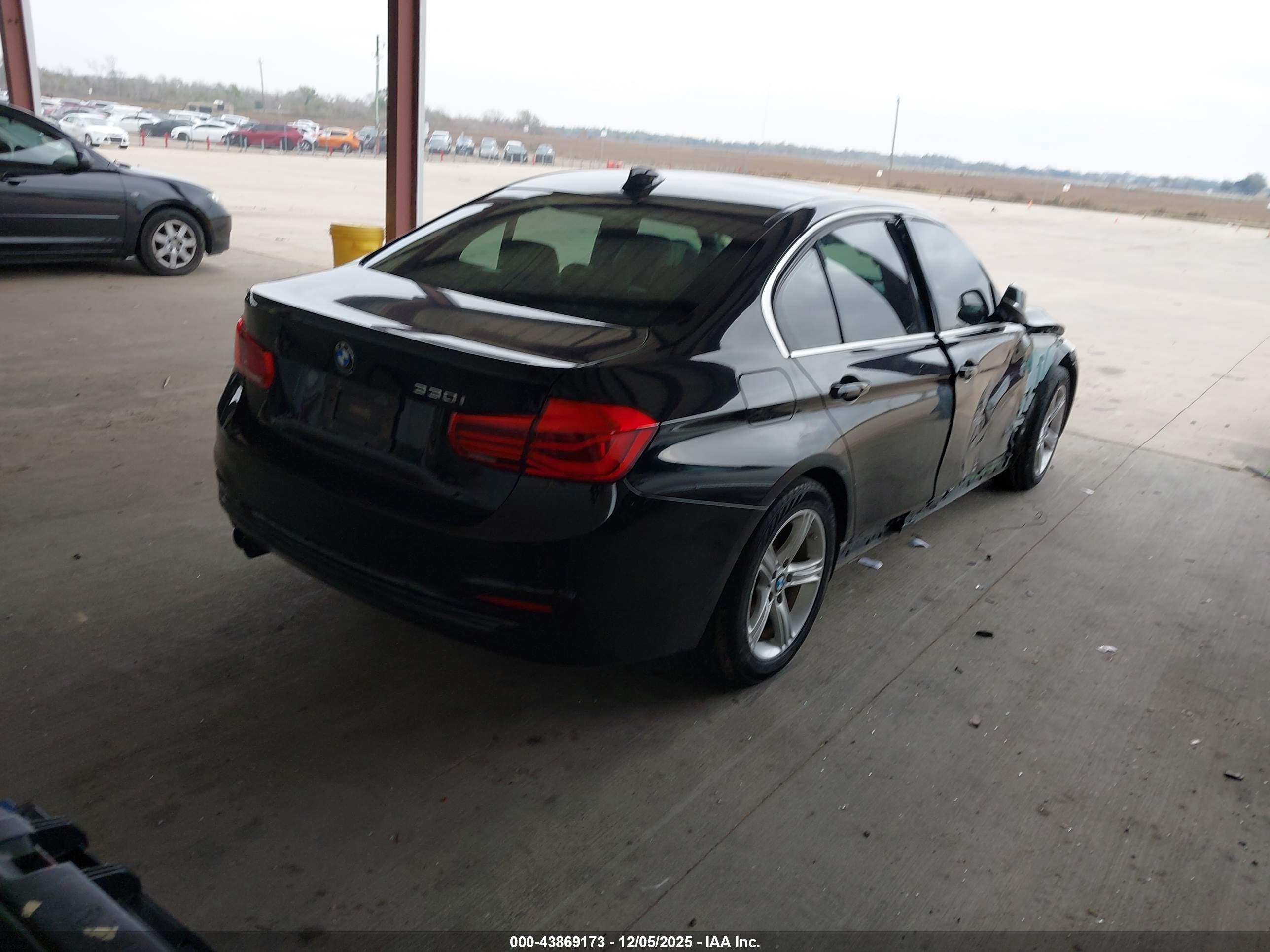 BMW 330I image 4