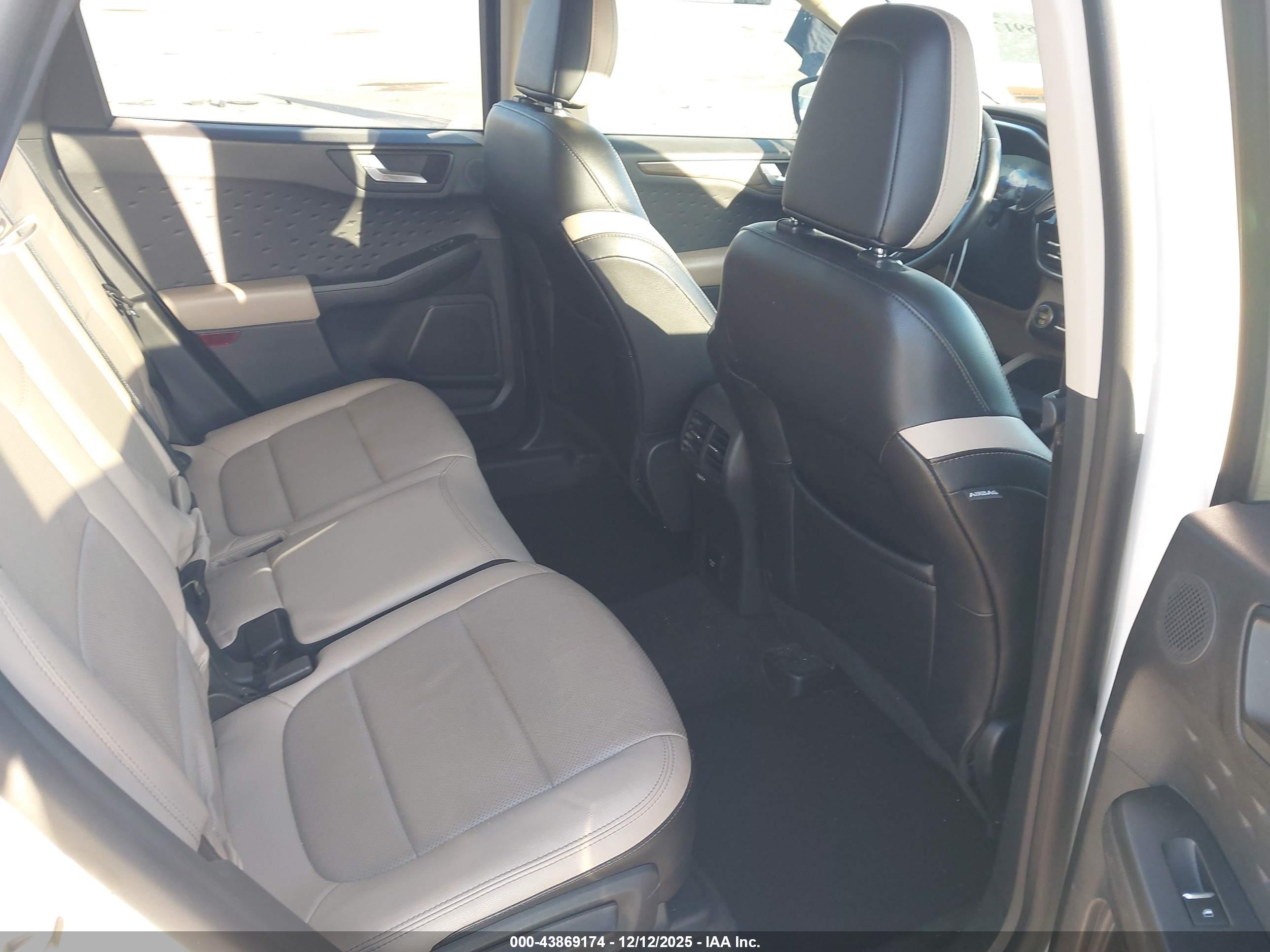 FORD ESCAPE image 8