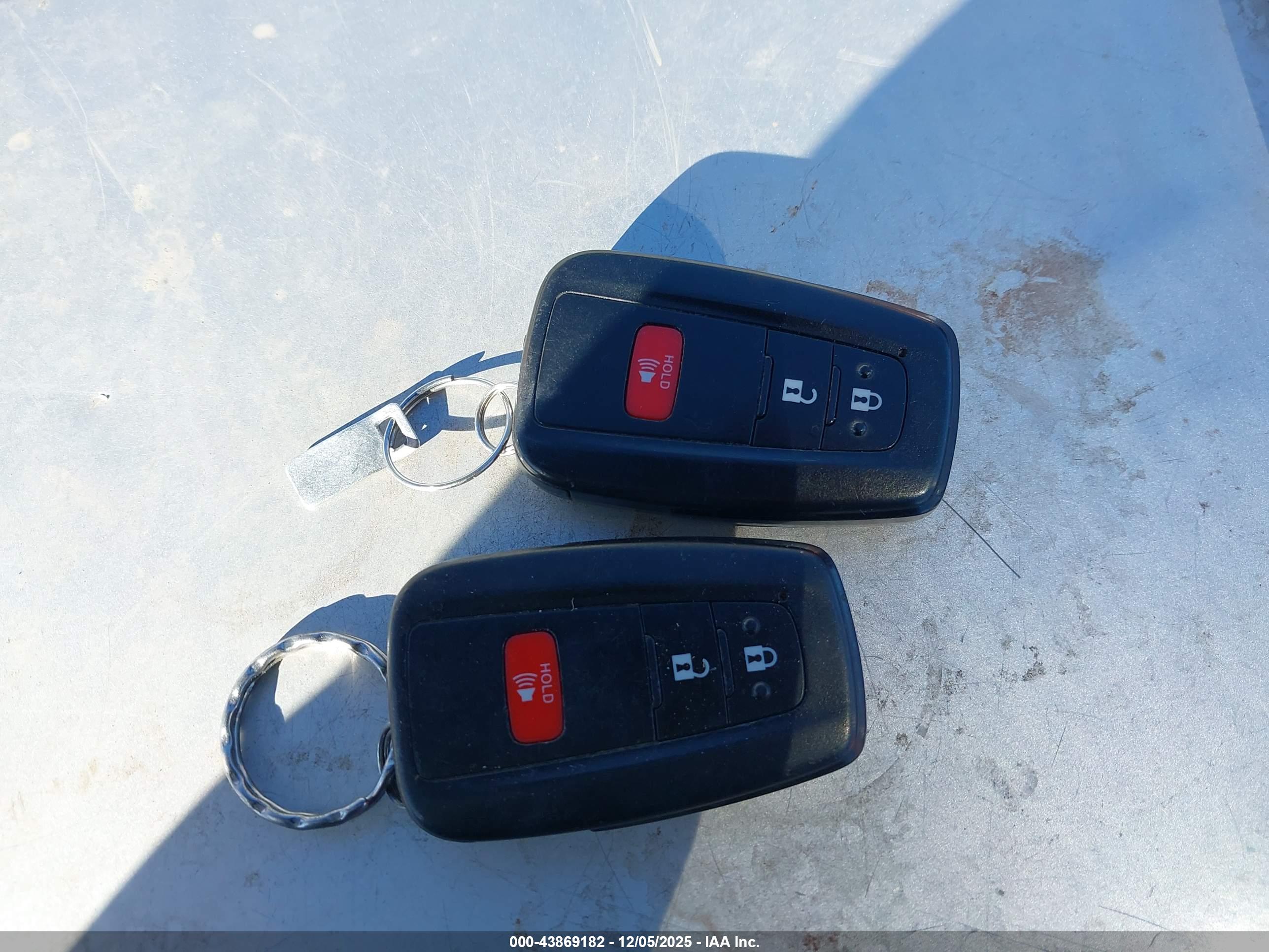 TOYOTA PRIUS image 11