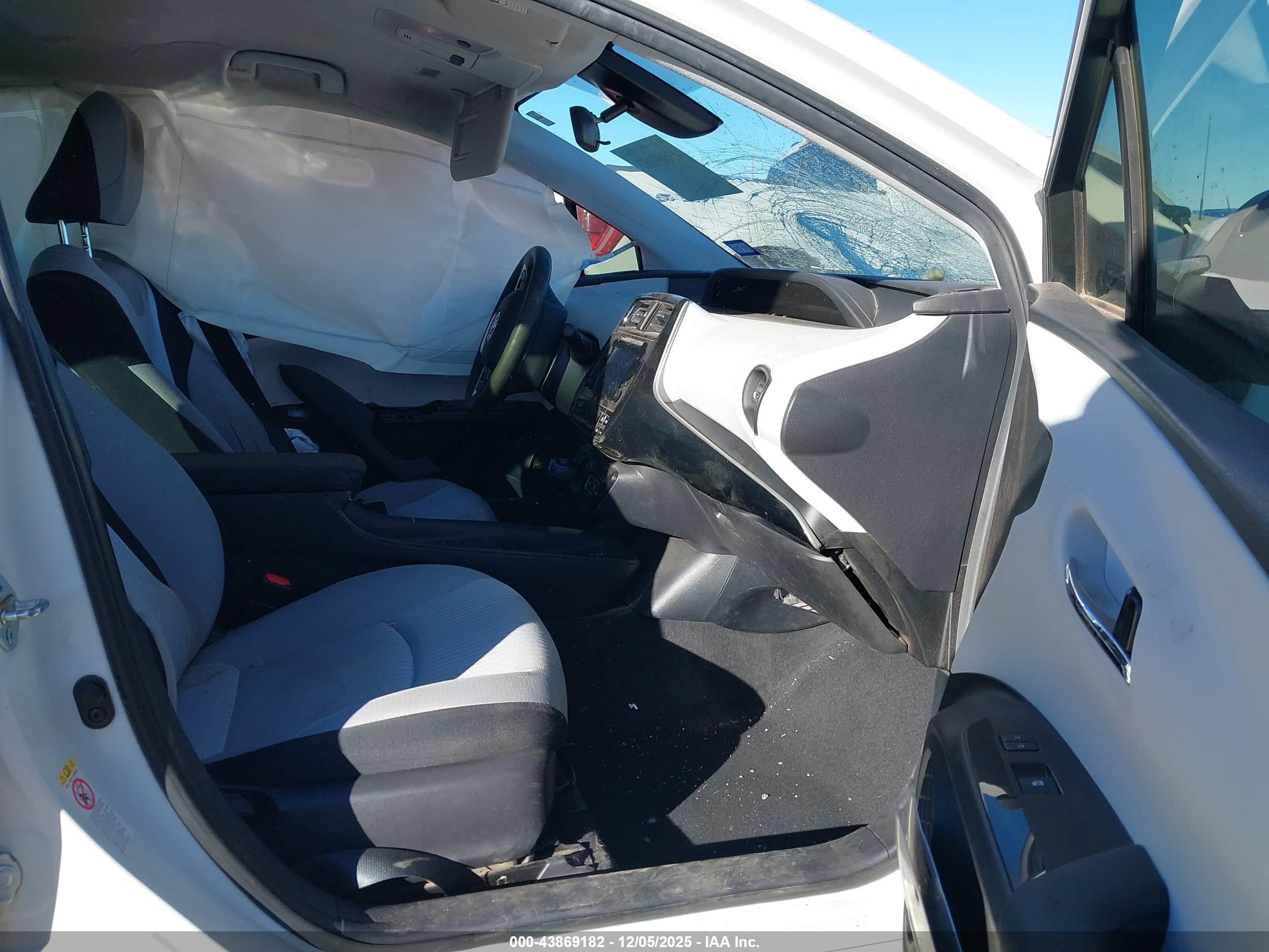 TOYOTA PRIUS image 5