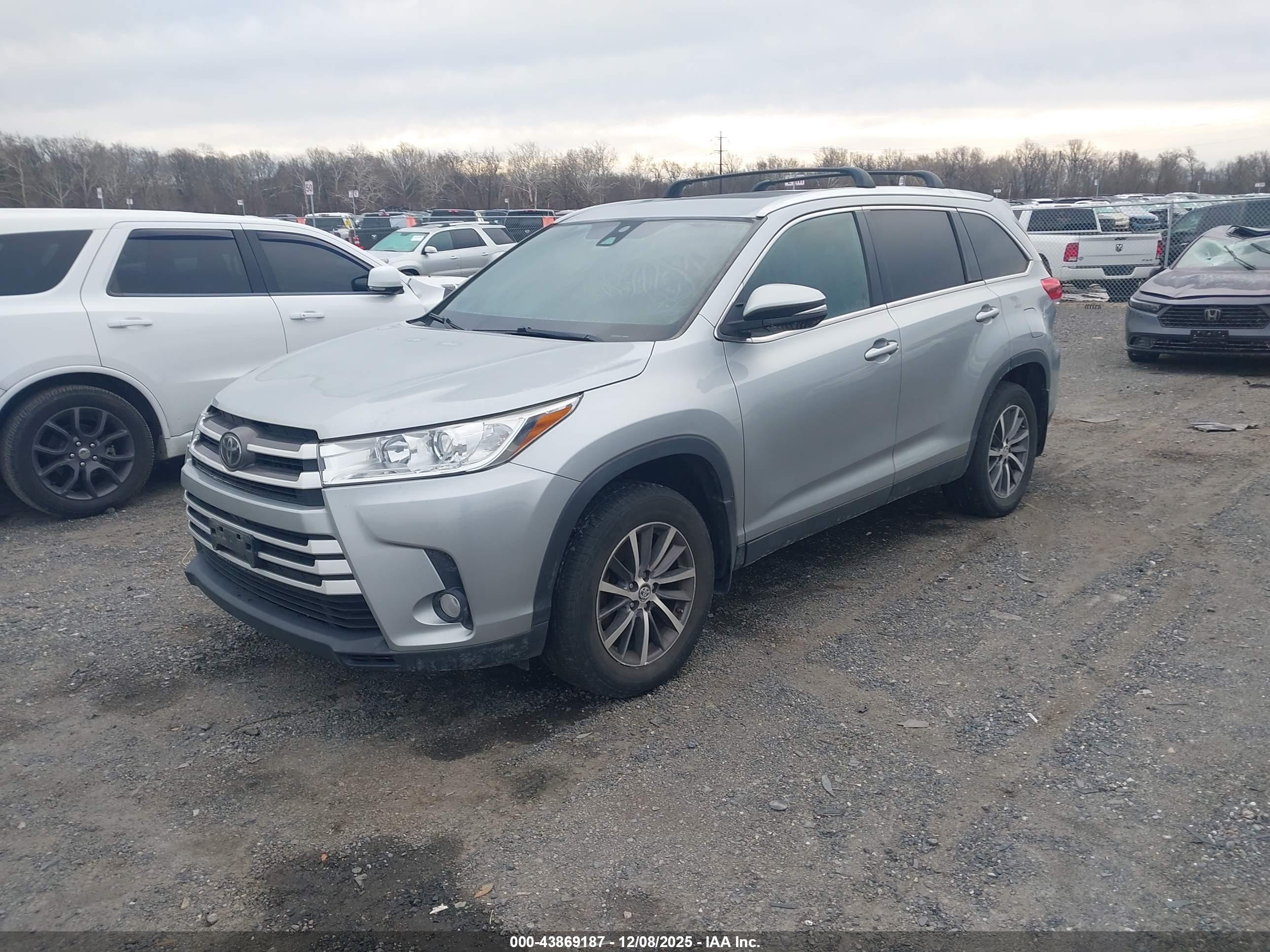 TOYOTA HIGHLANDER image 2