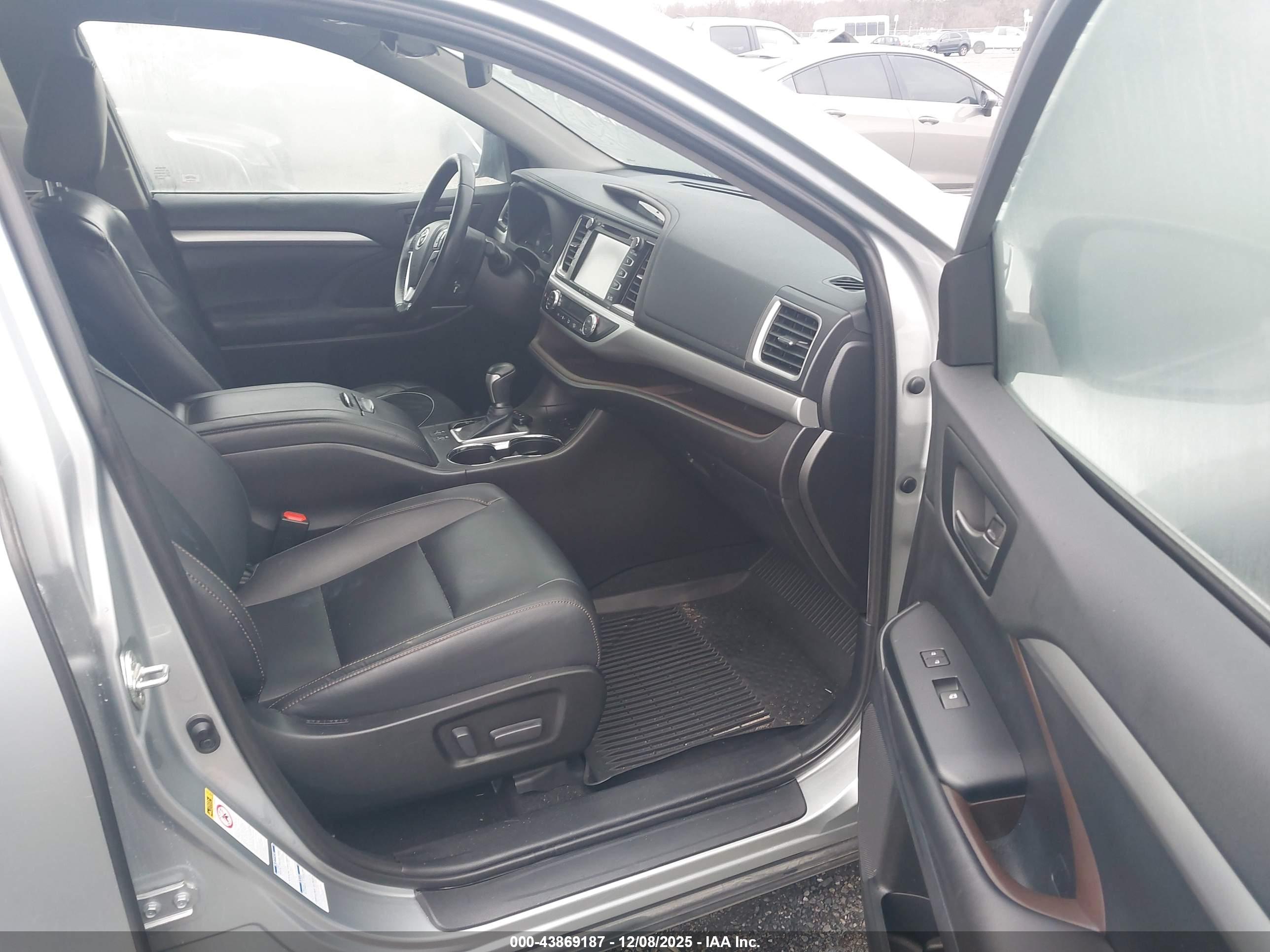 TOYOTA HIGHLANDER image 5