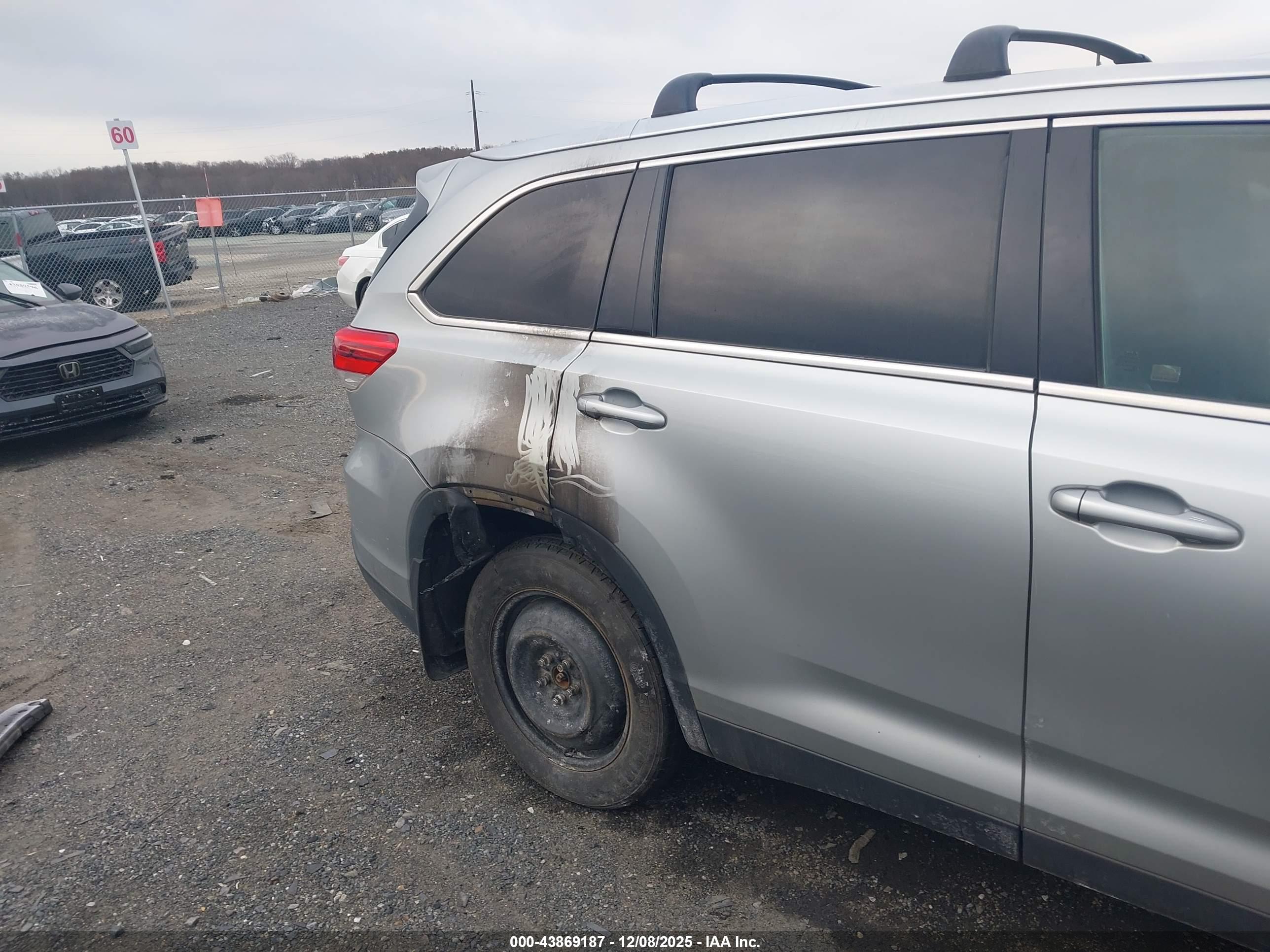 TOYOTA HIGHLANDER image 6