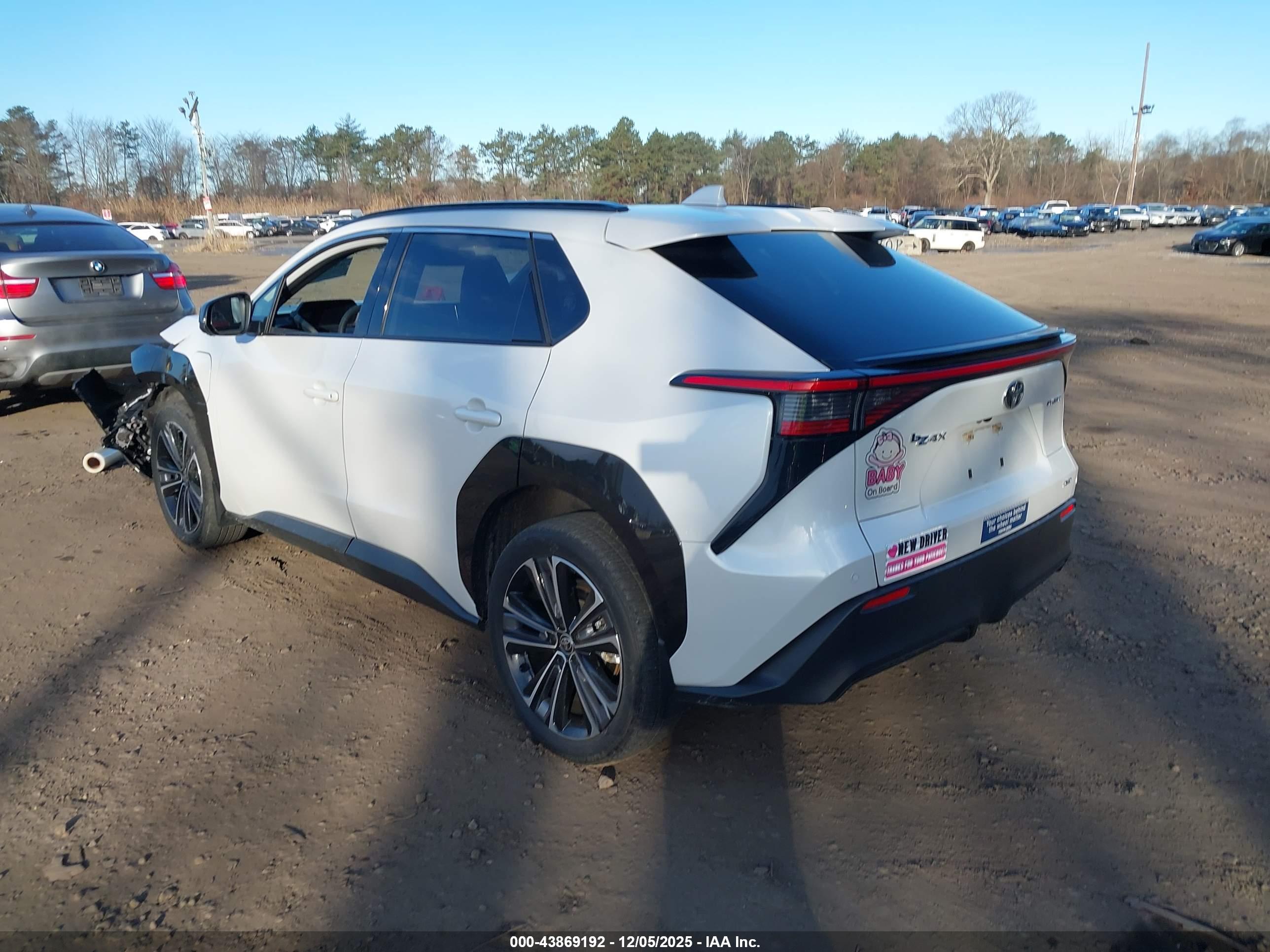 TOYOTA BZ4X image 3