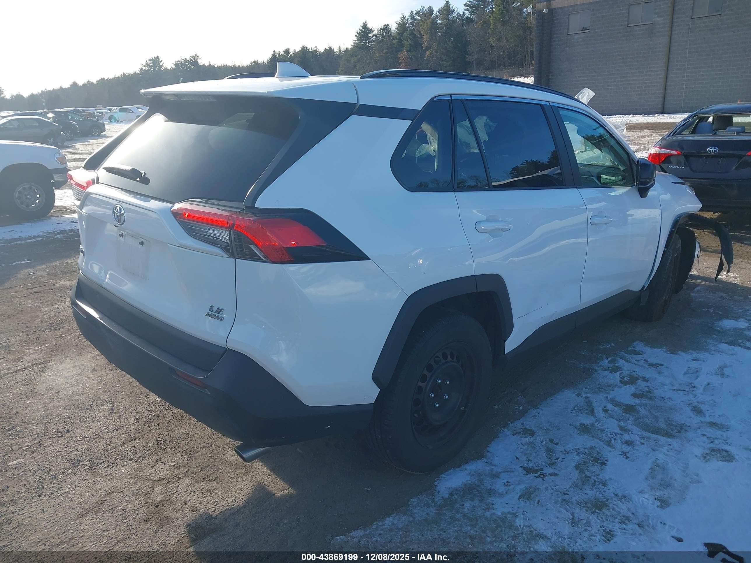 TOYOTA RAV4 image 4