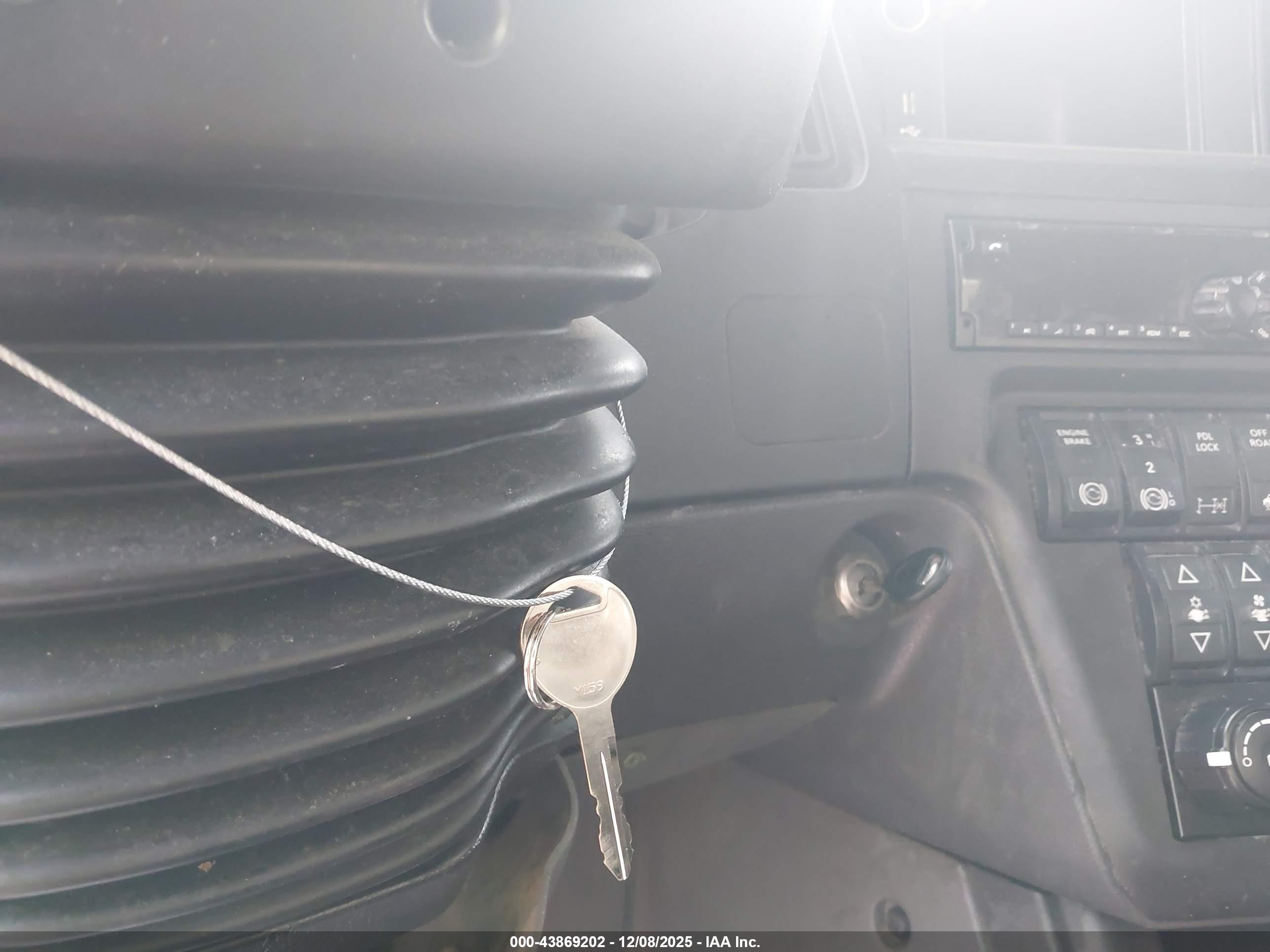 INTERNATIONAL LT image 11