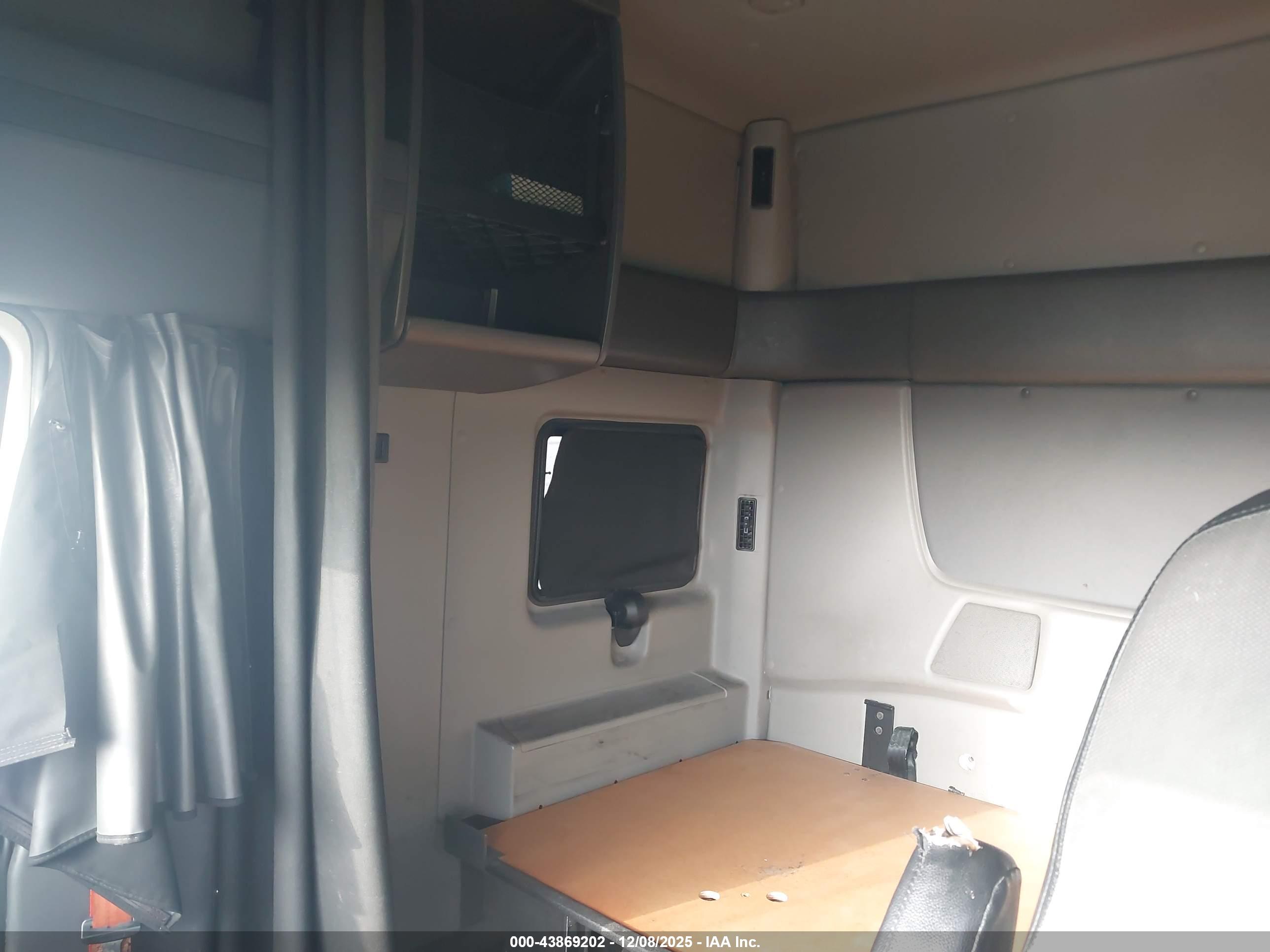 INTERNATIONAL LT image 8