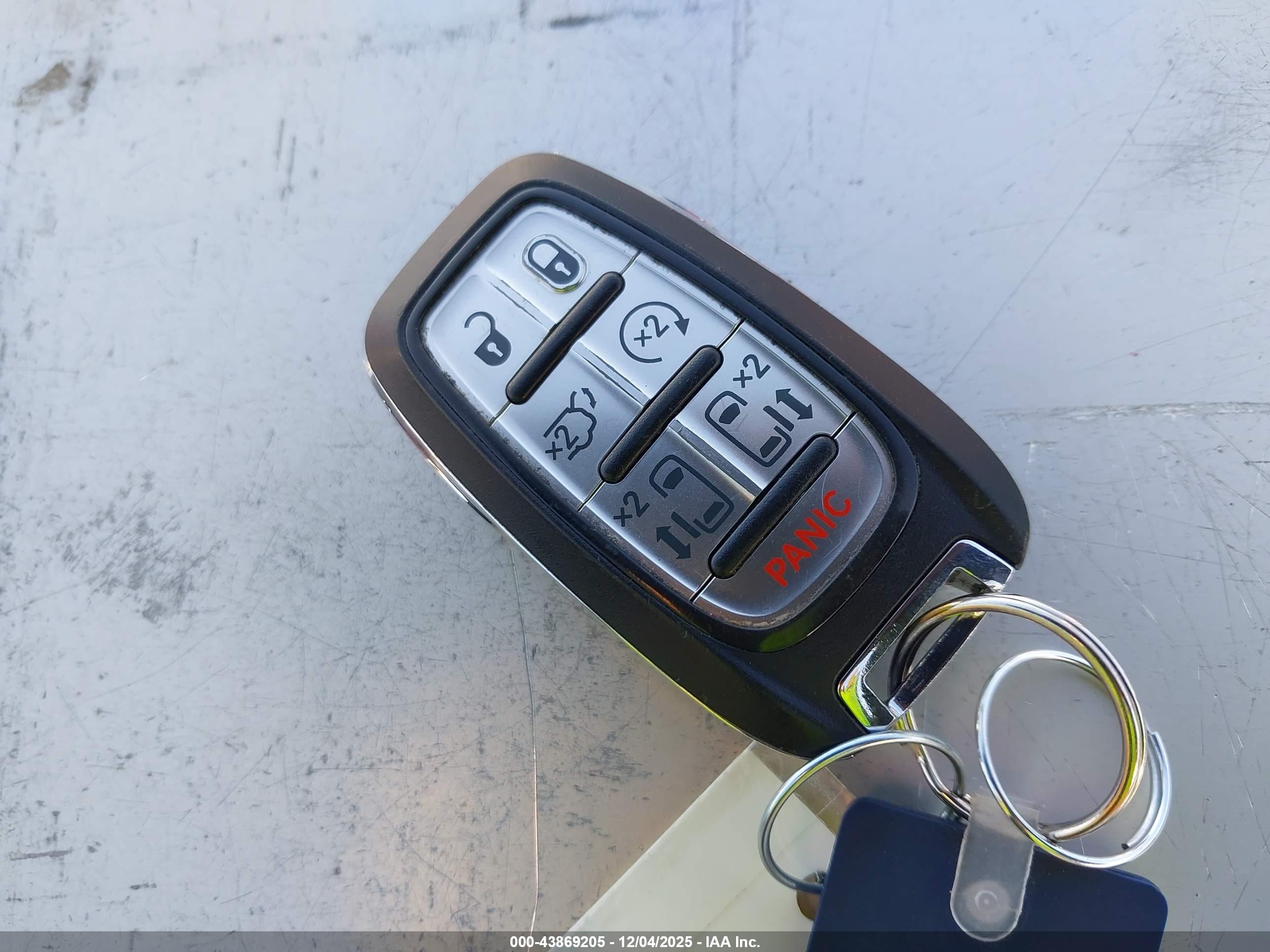 CHRYSLER PACIFICA image 11