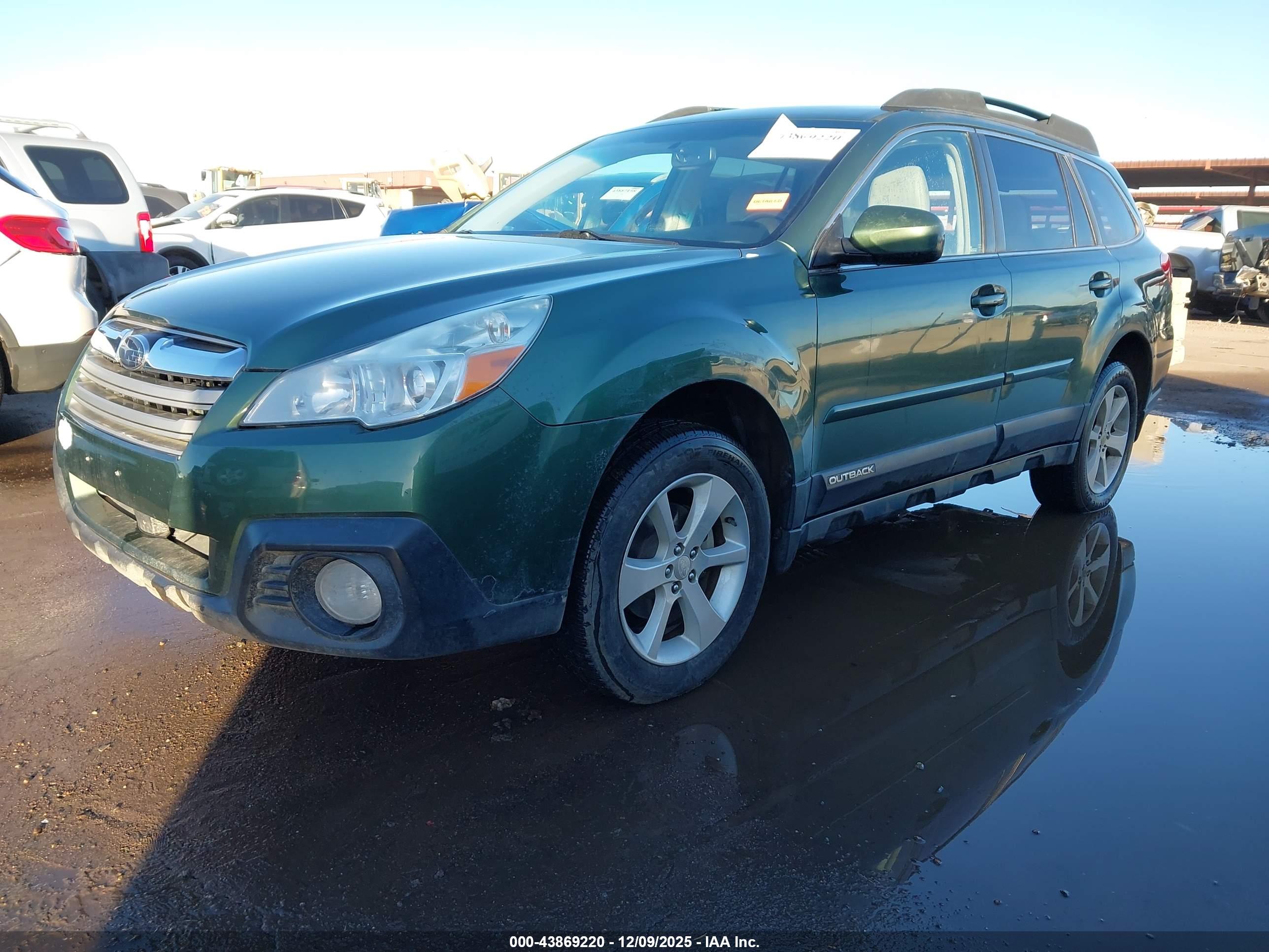 SUBARU OUTBACK image 2