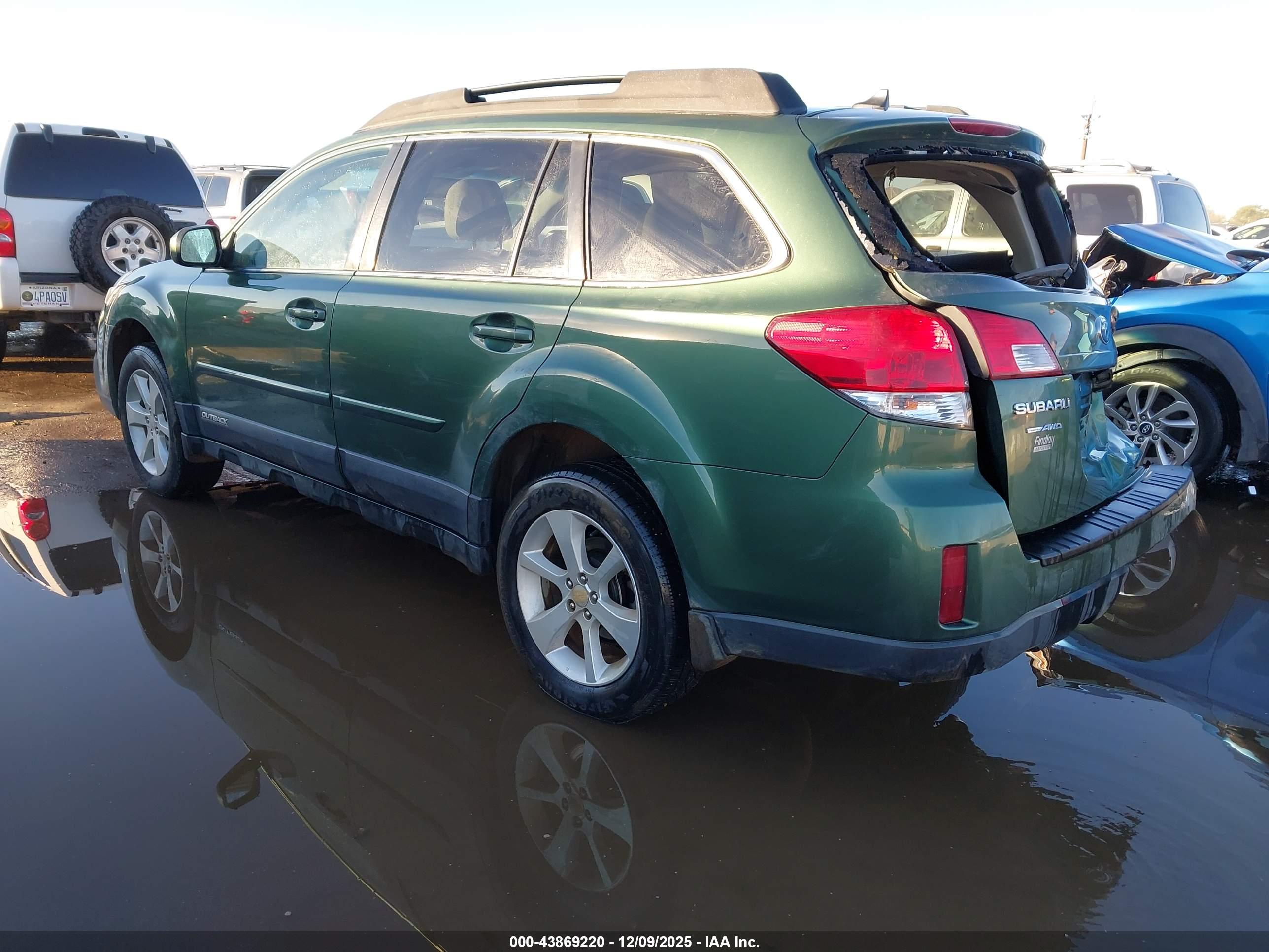 SUBARU OUTBACK image 3