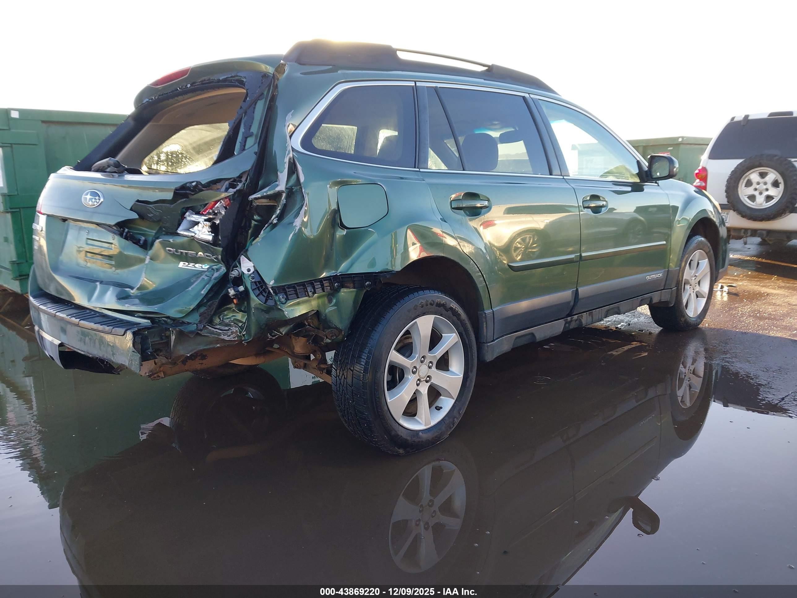 SUBARU OUTBACK image 4
