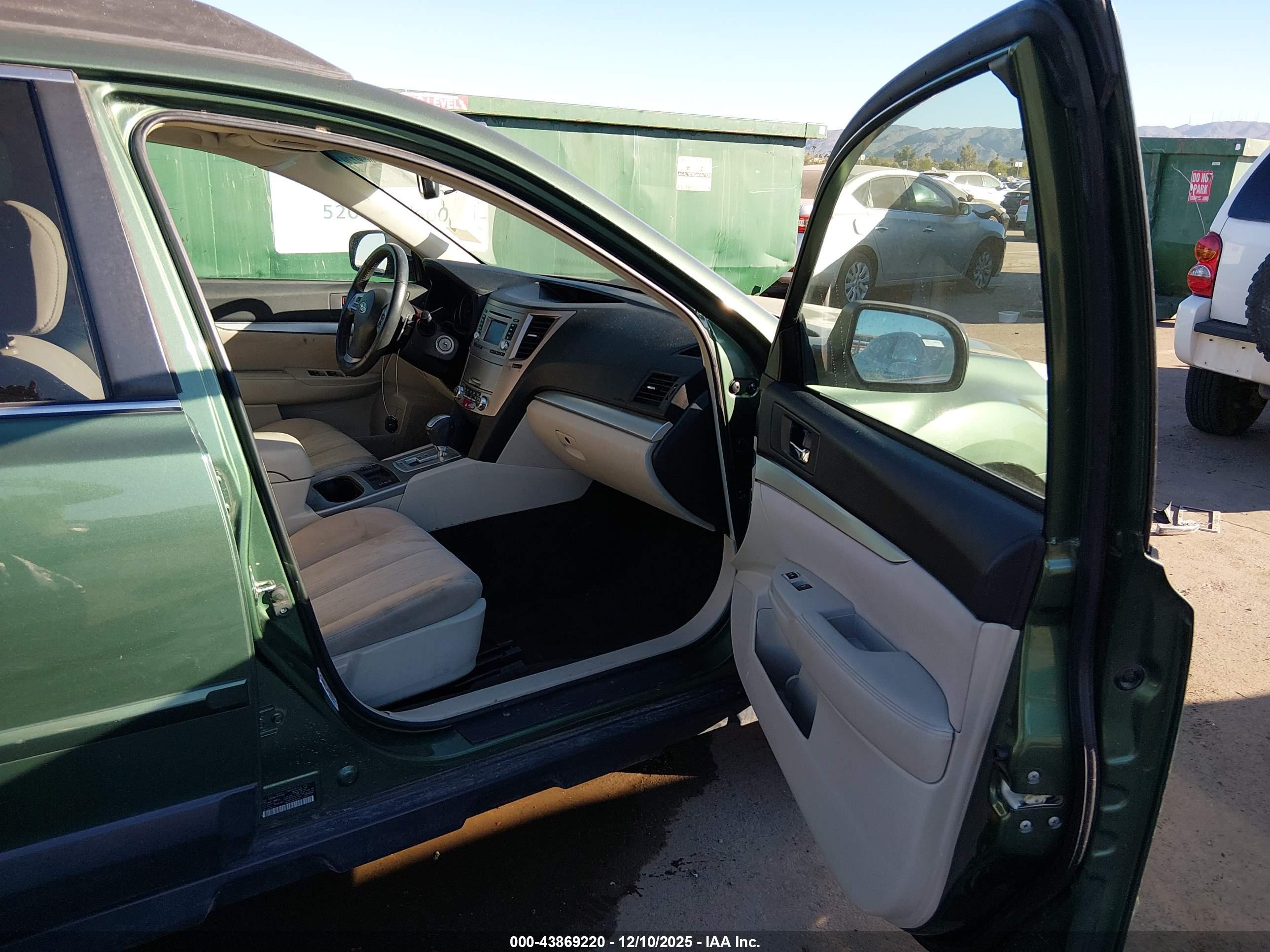 SUBARU OUTBACK image 5