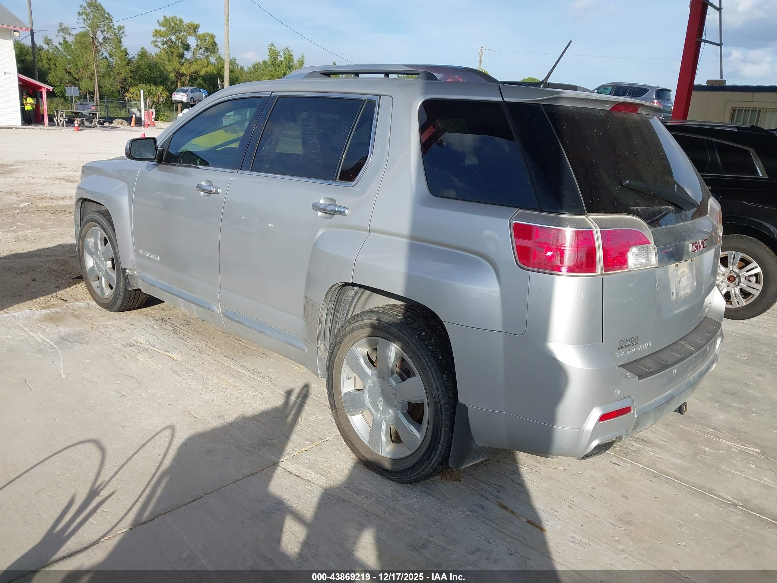 GMC TERRAIN image 3