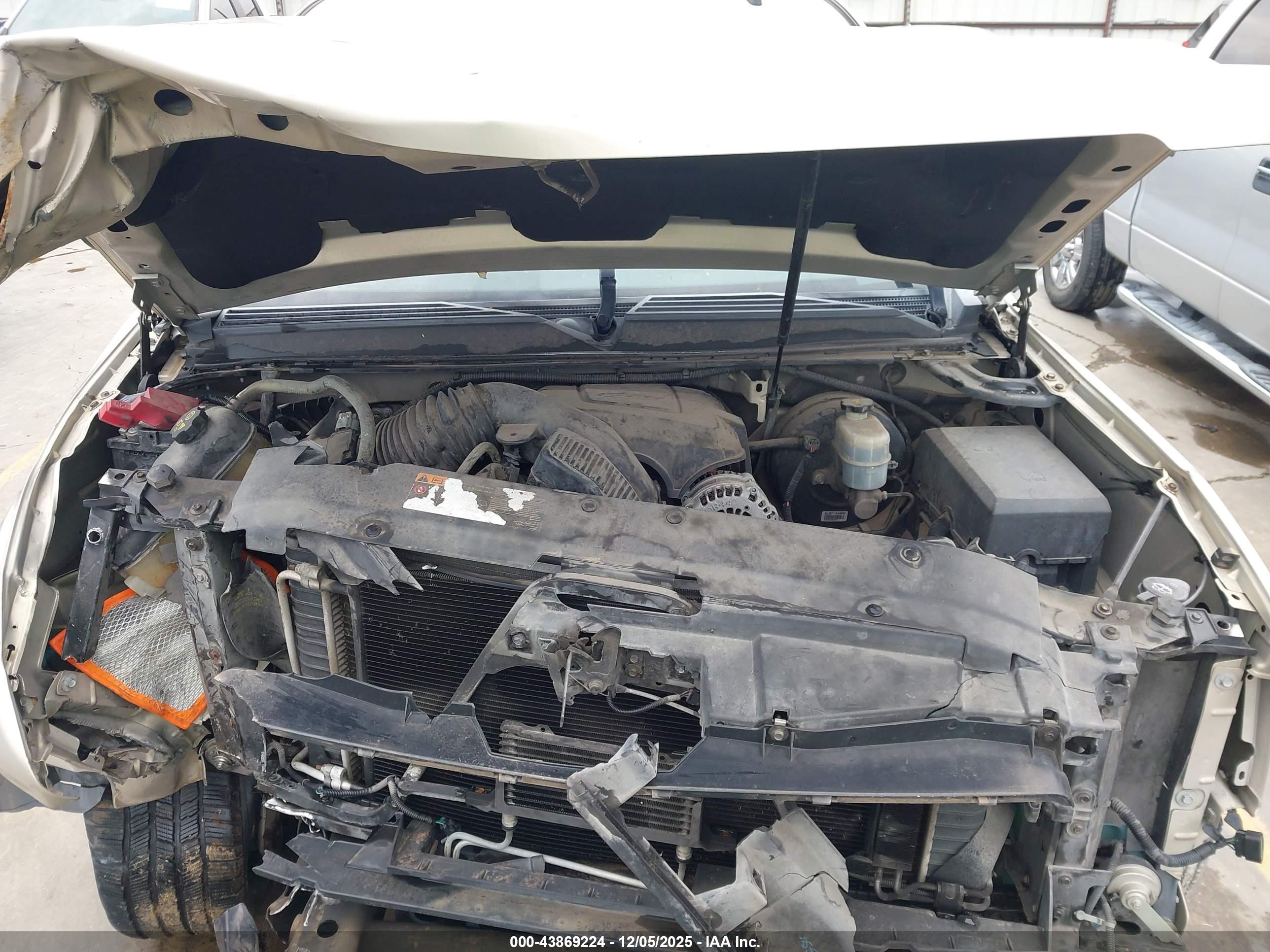 CHEVROLET TAHOE image 10