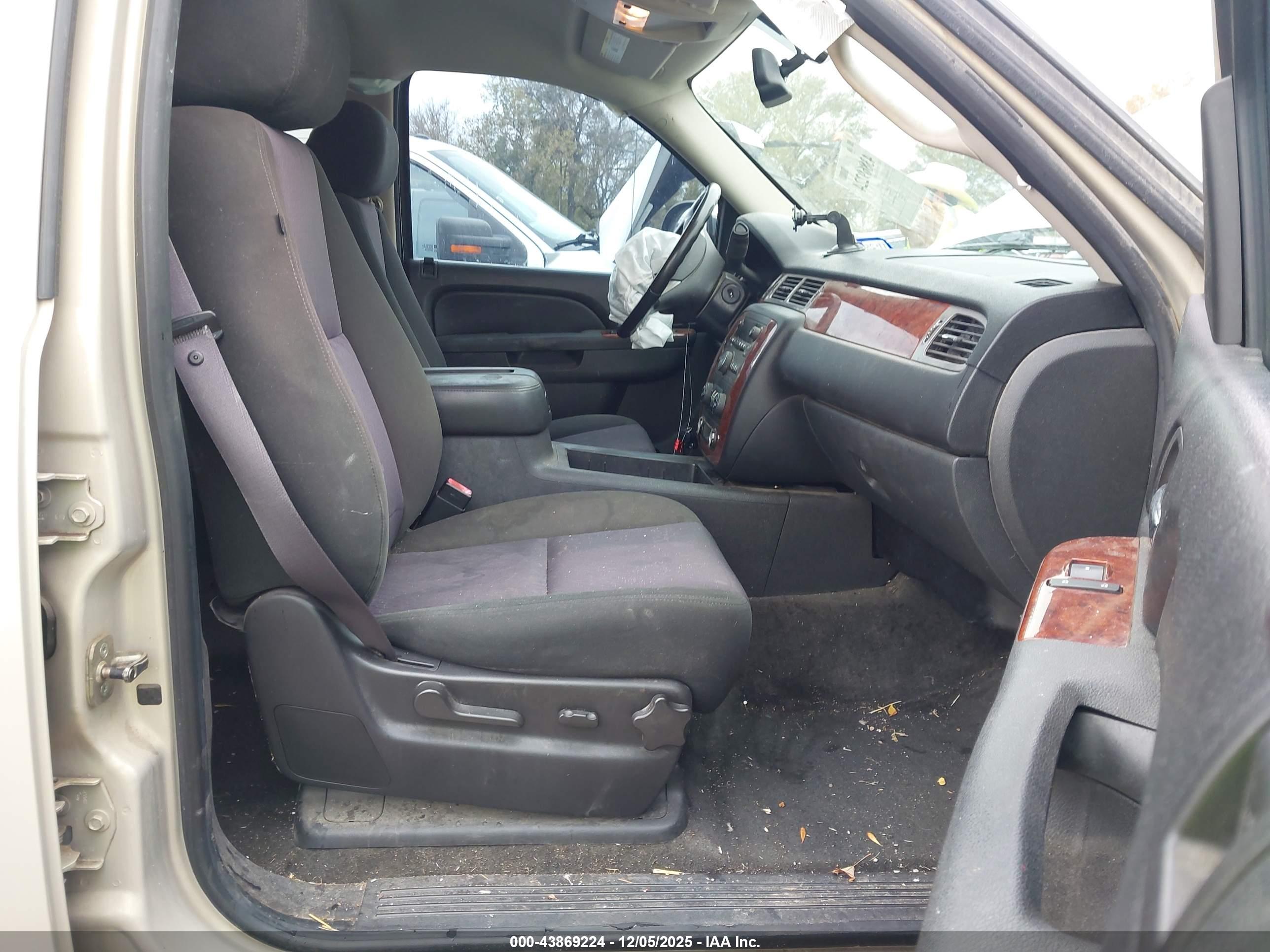 CHEVROLET TAHOE image 5