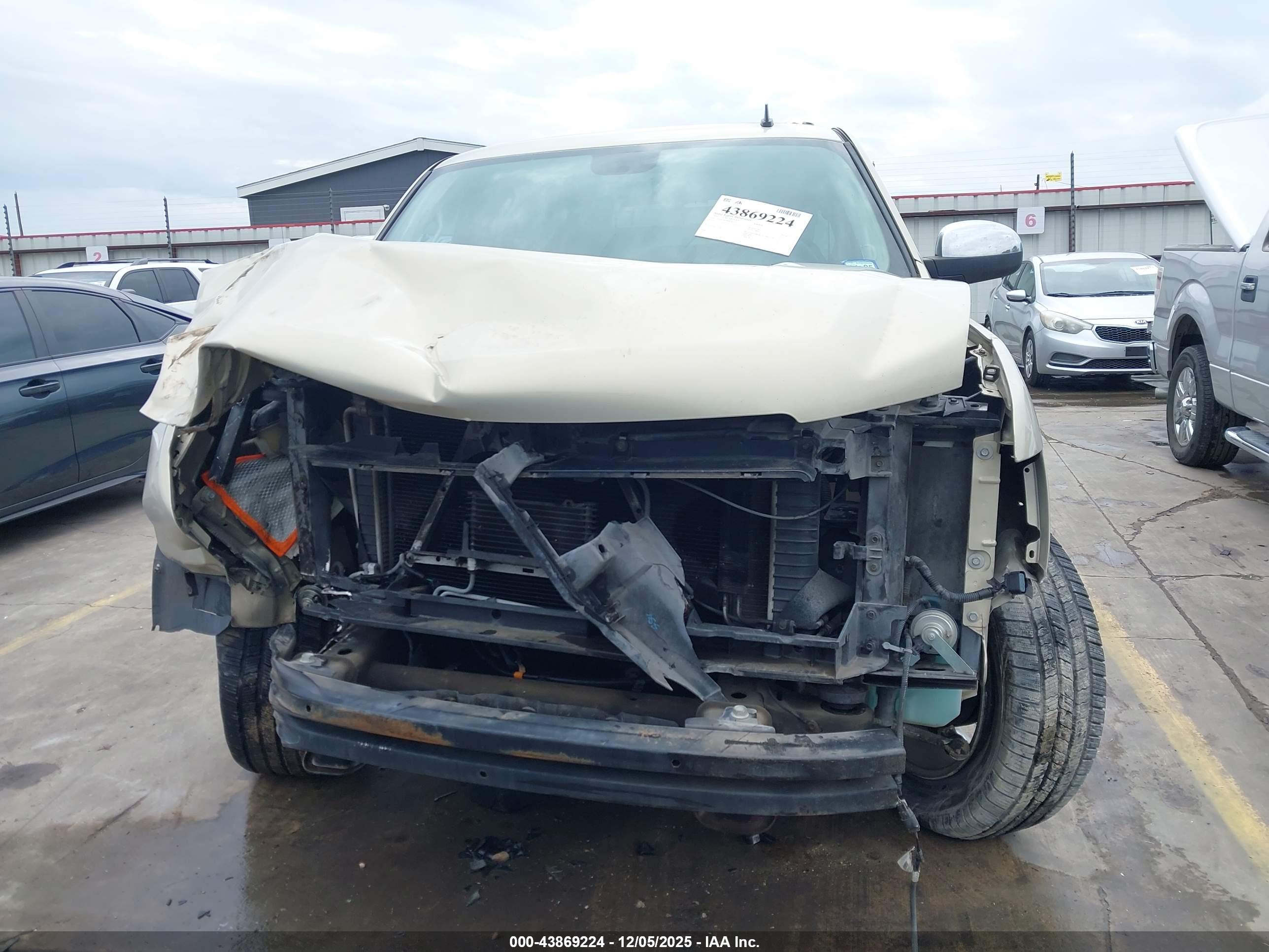 CHEVROLET TAHOE image 6
