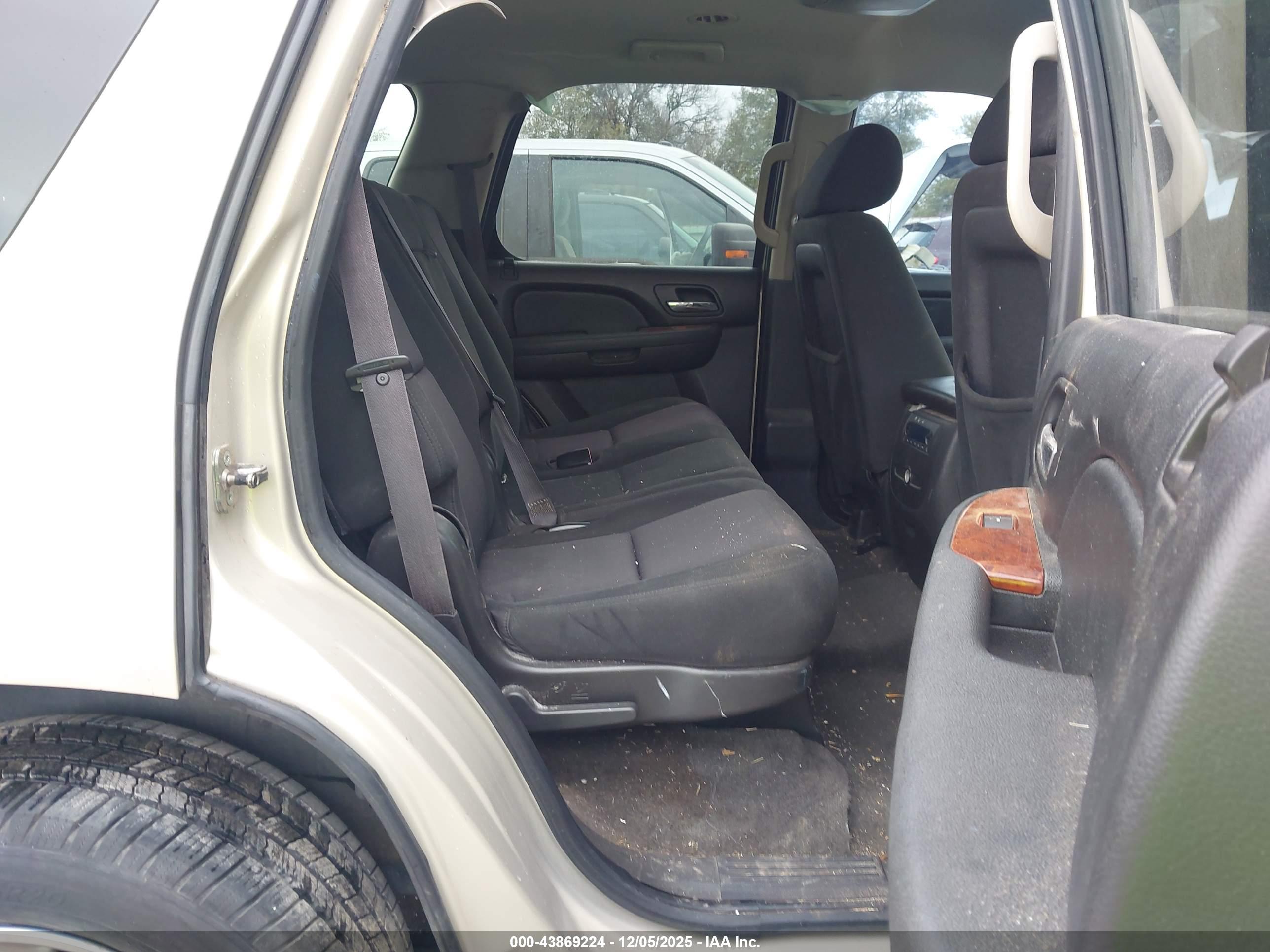 CHEVROLET TAHOE image 8