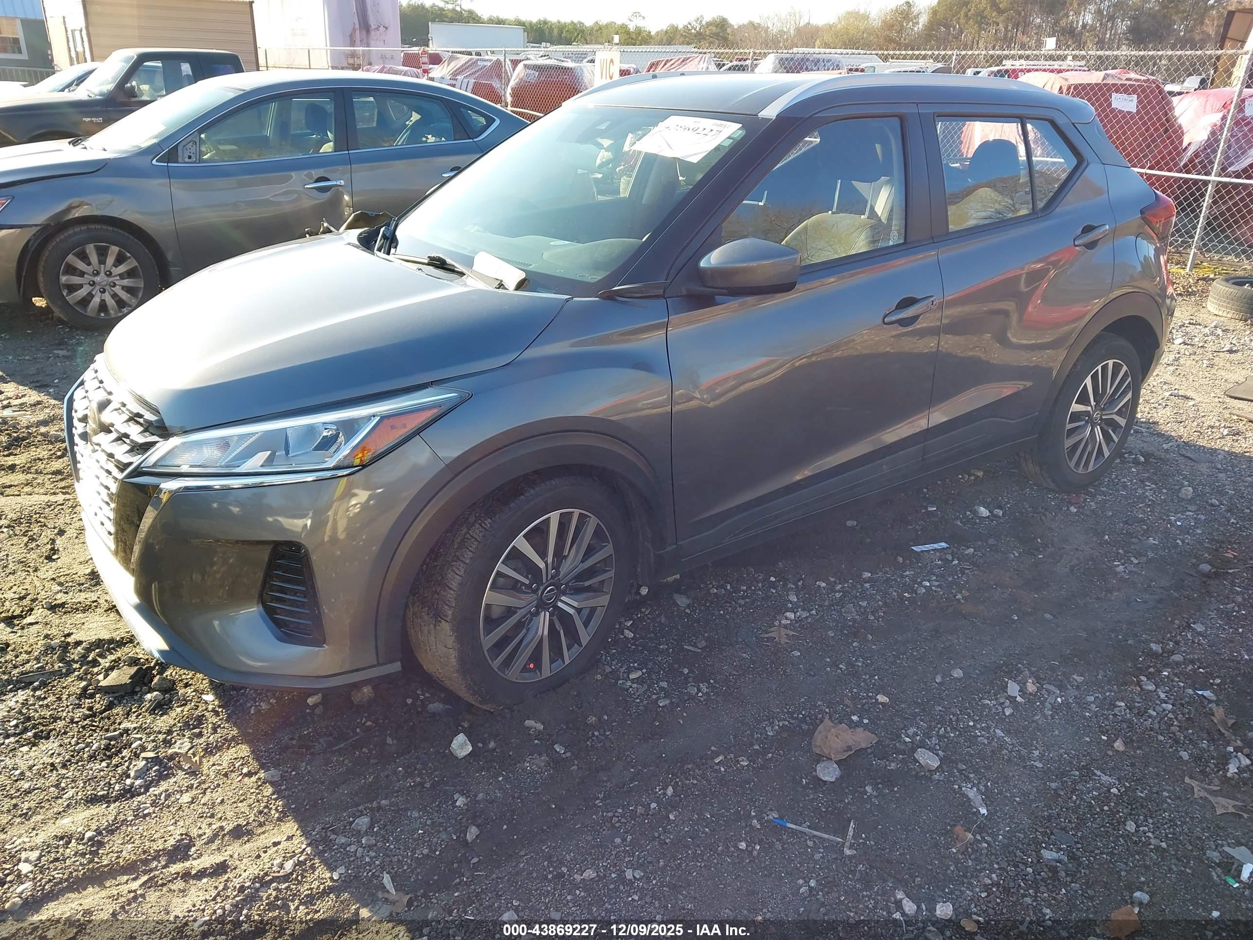 NISSAN KICKS image 2