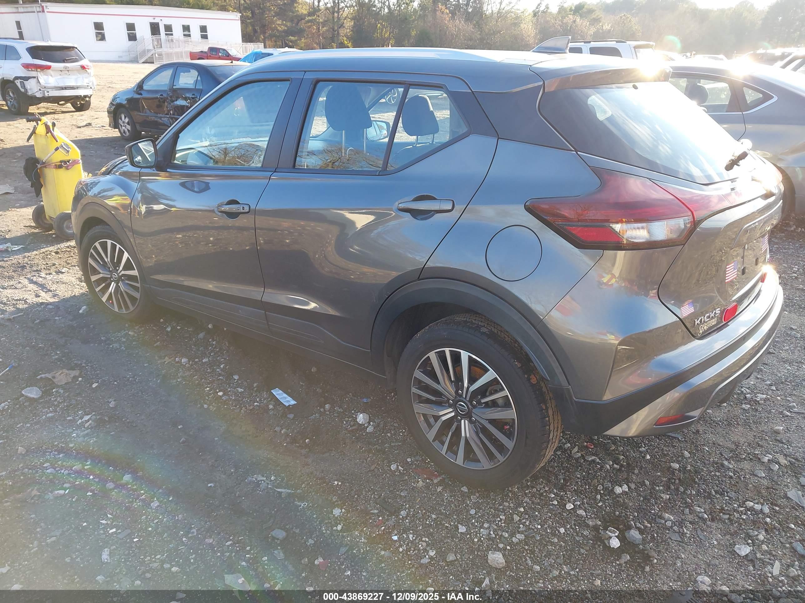 NISSAN KICKS image 3