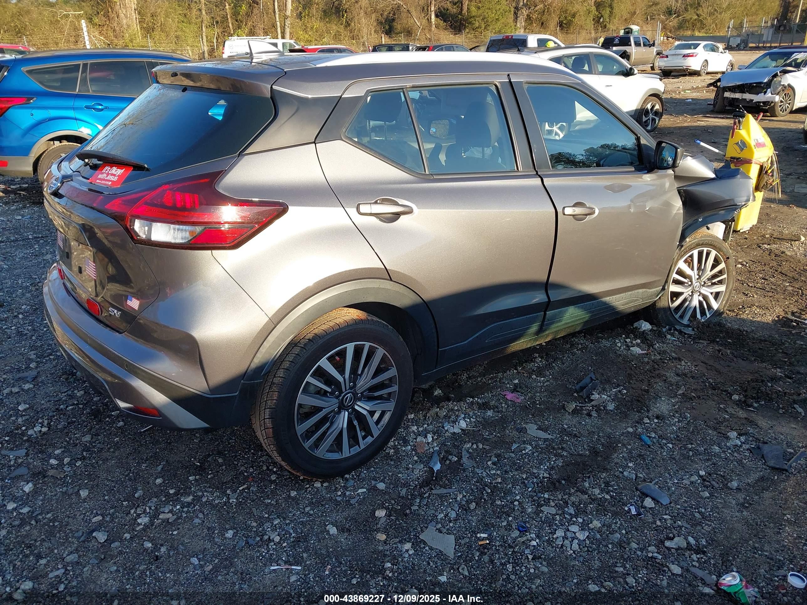 NISSAN KICKS image 4