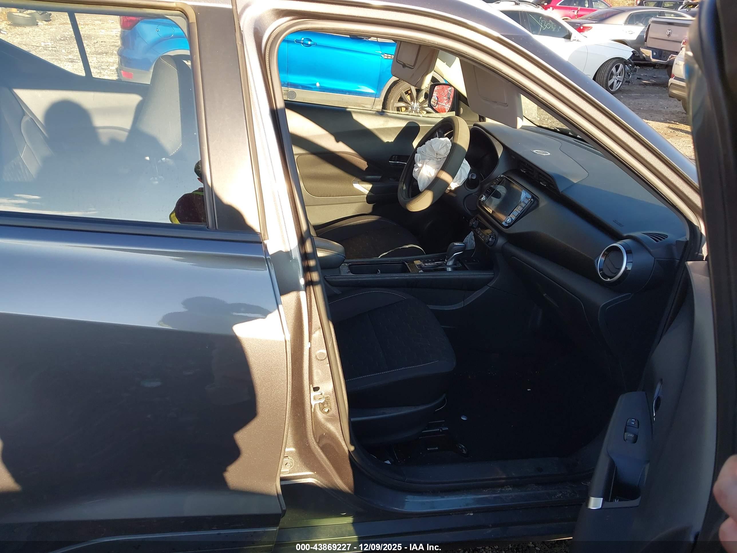 NISSAN KICKS image 5