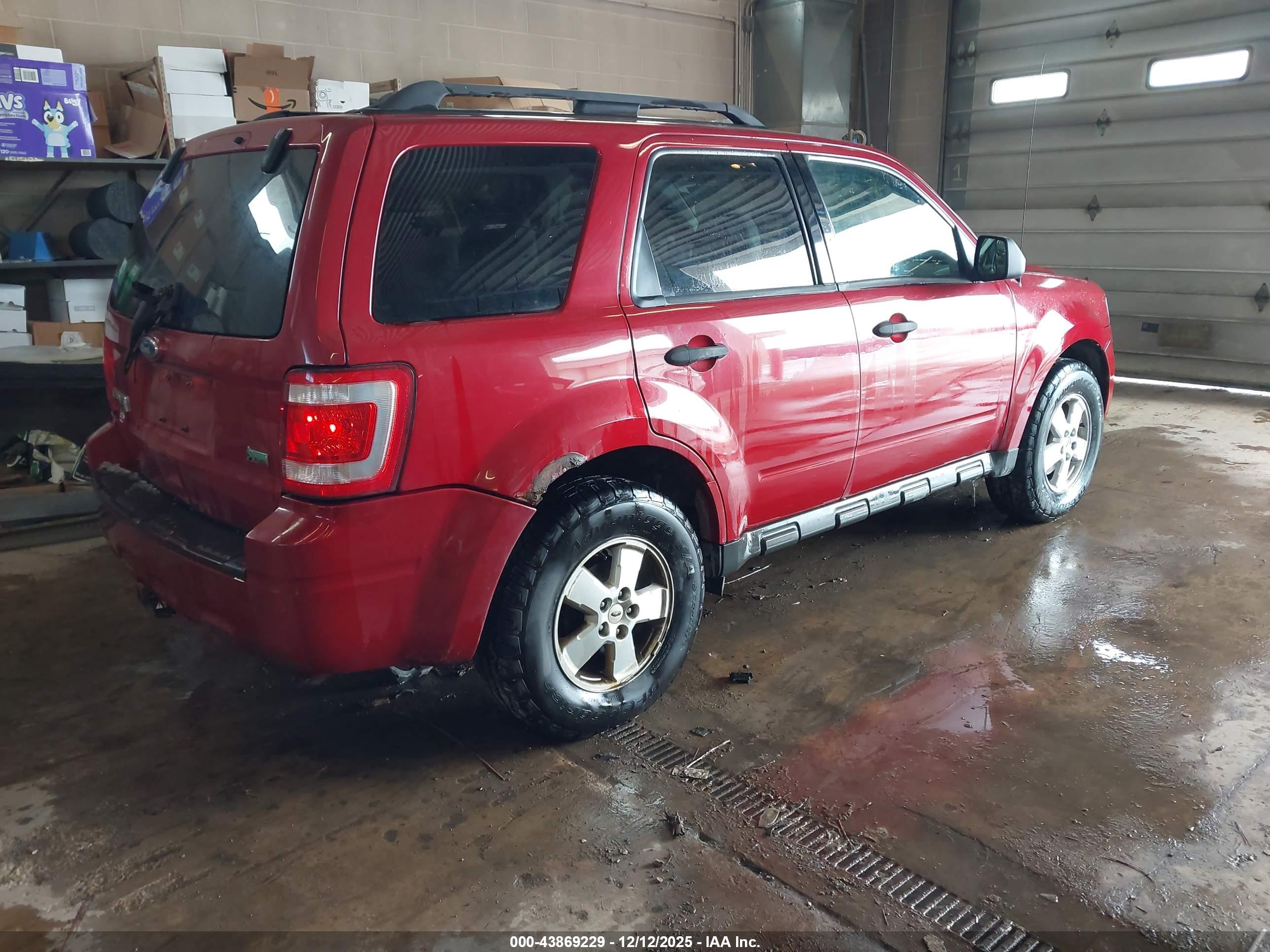 FORD ESCAPE image 4