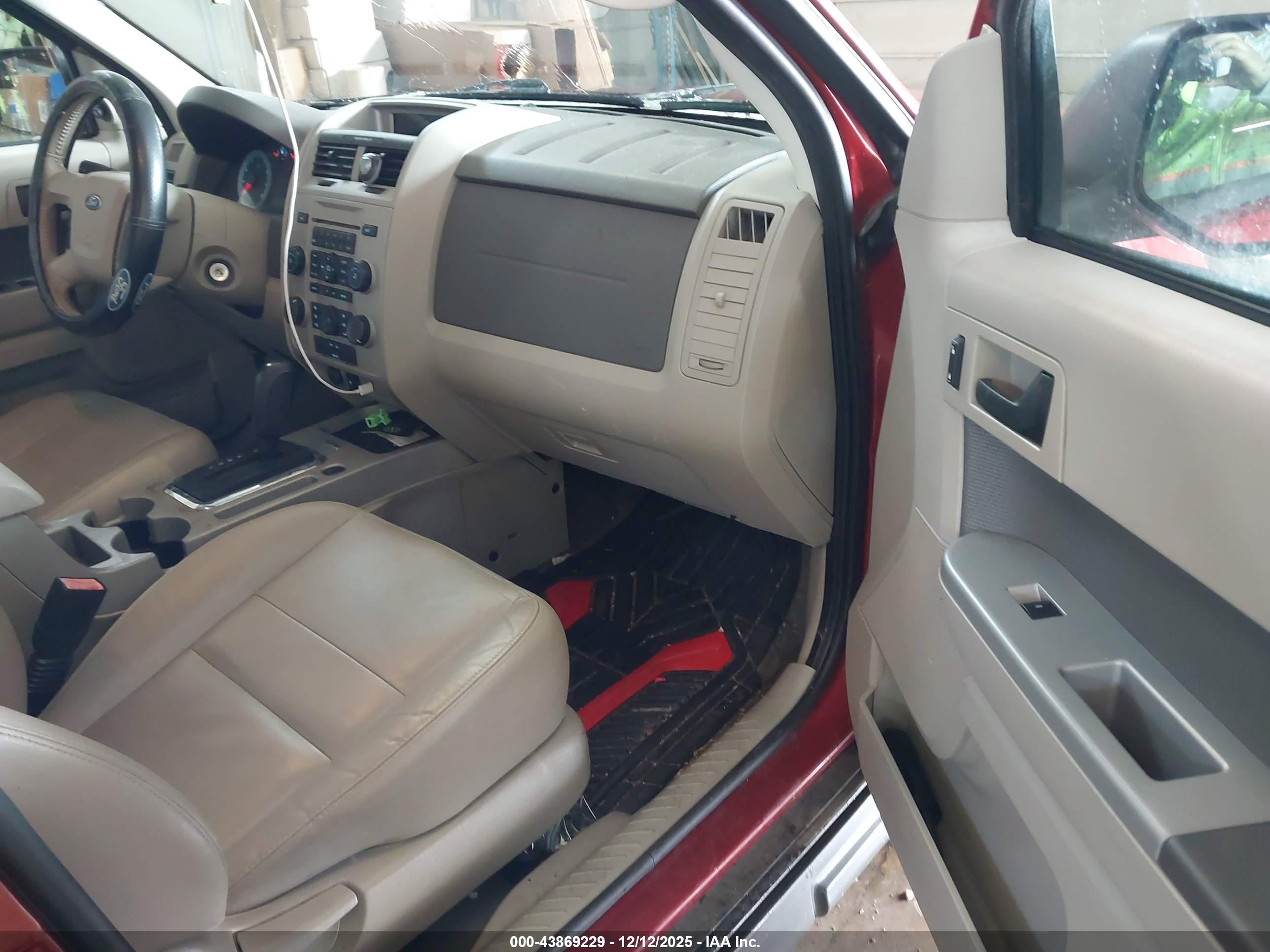 FORD ESCAPE image 5