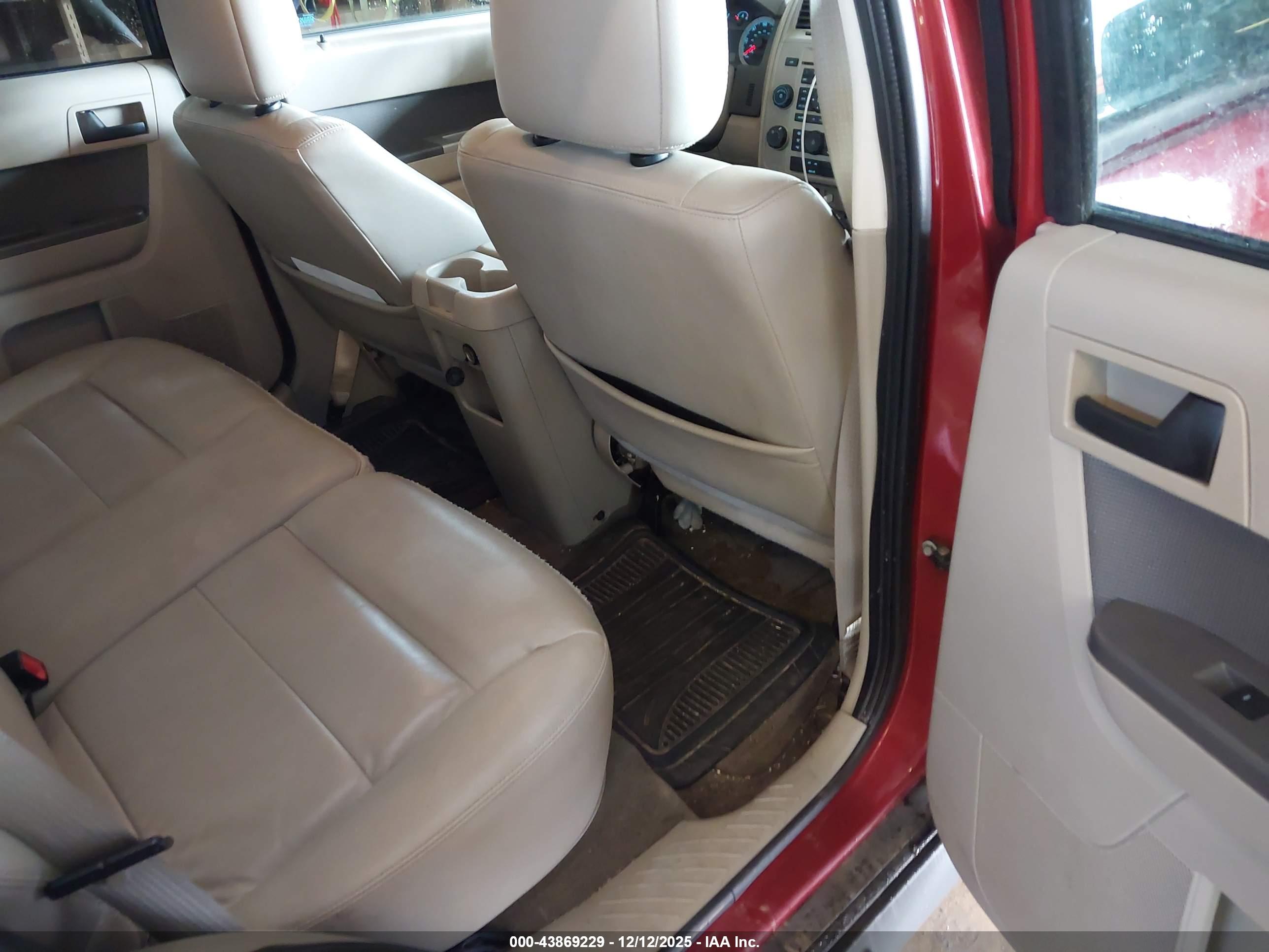FORD ESCAPE image 8