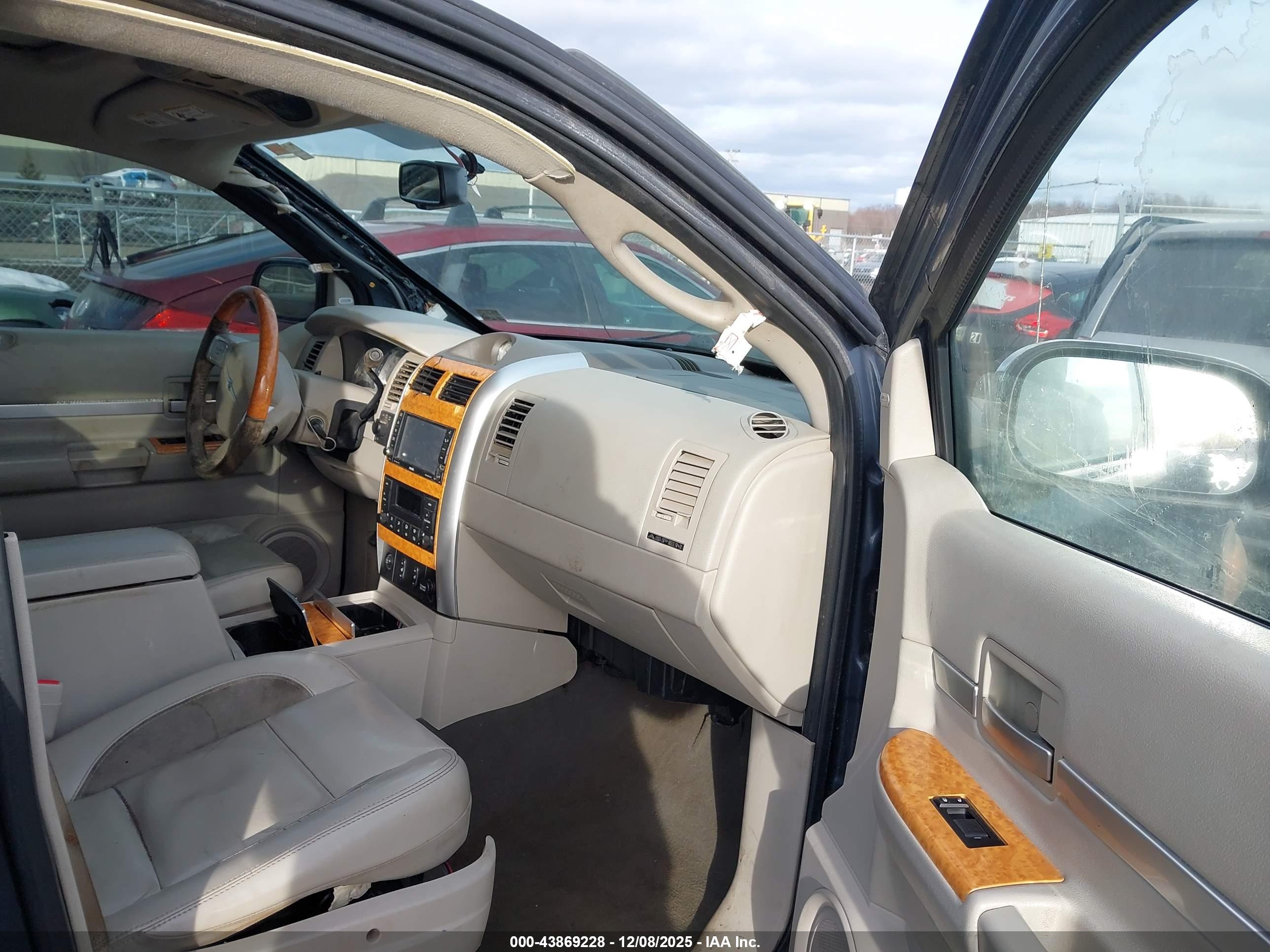 CHRYSLER ASPEN image 5