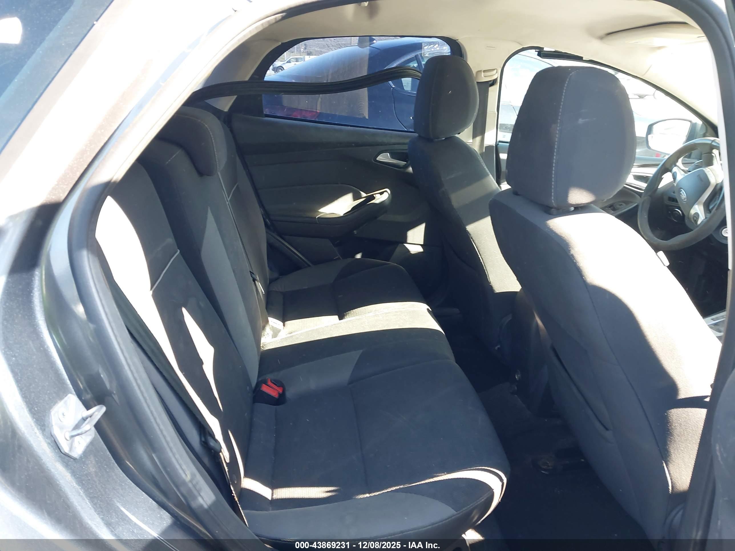 FORD FOCUS image 8