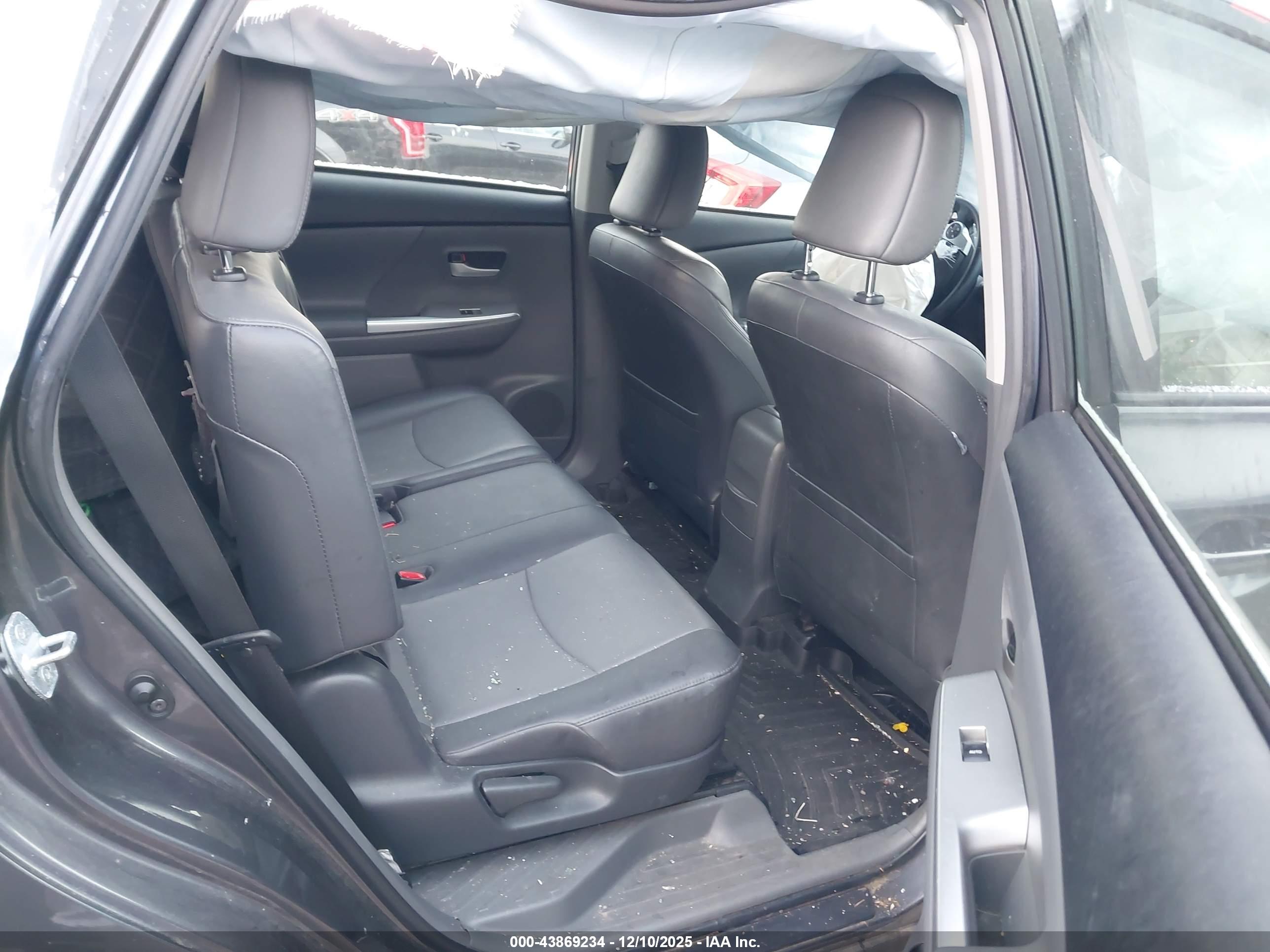 TOYOTA PRIUS image 8