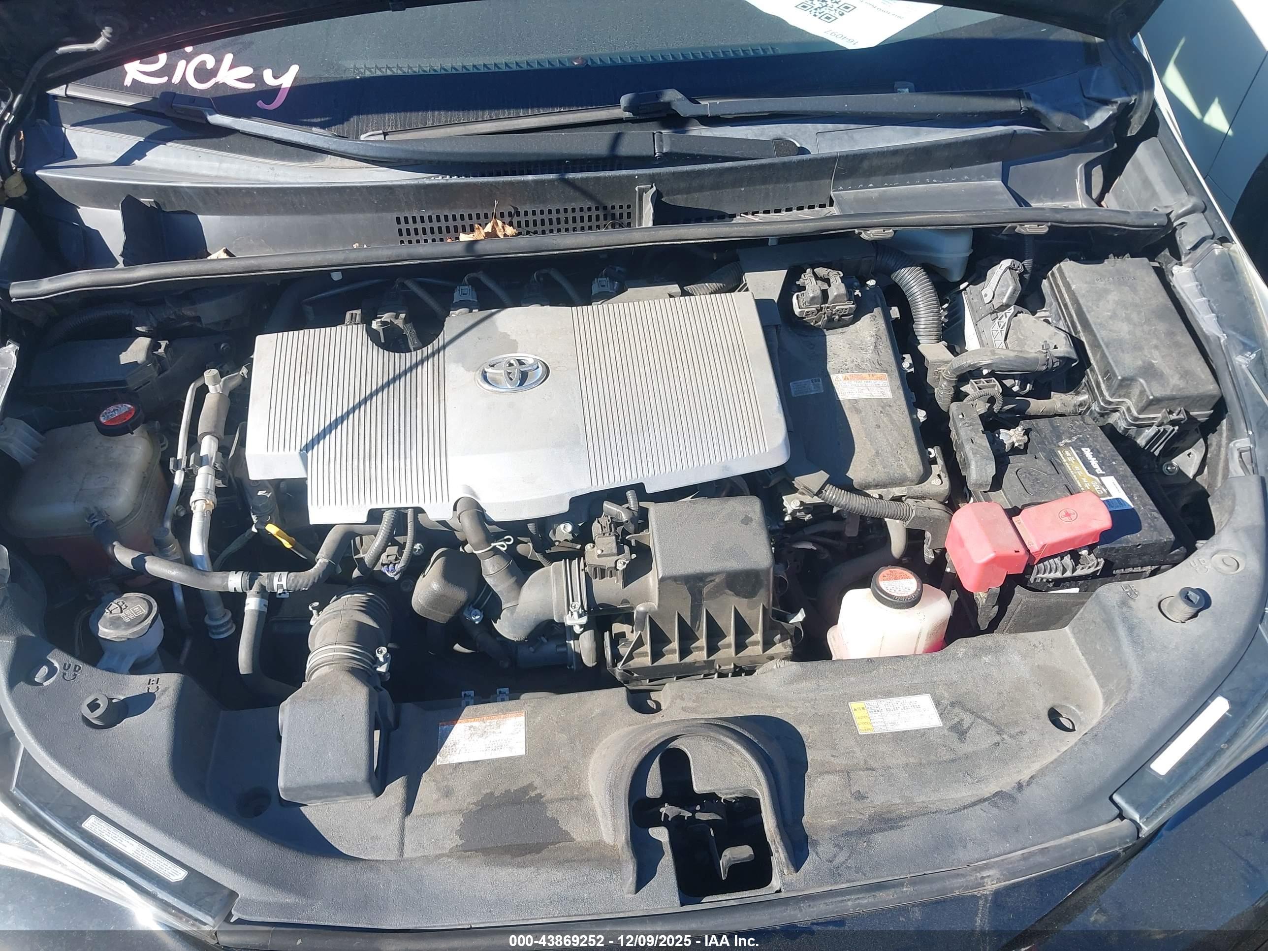 TOYOTA PRIUS image 10
