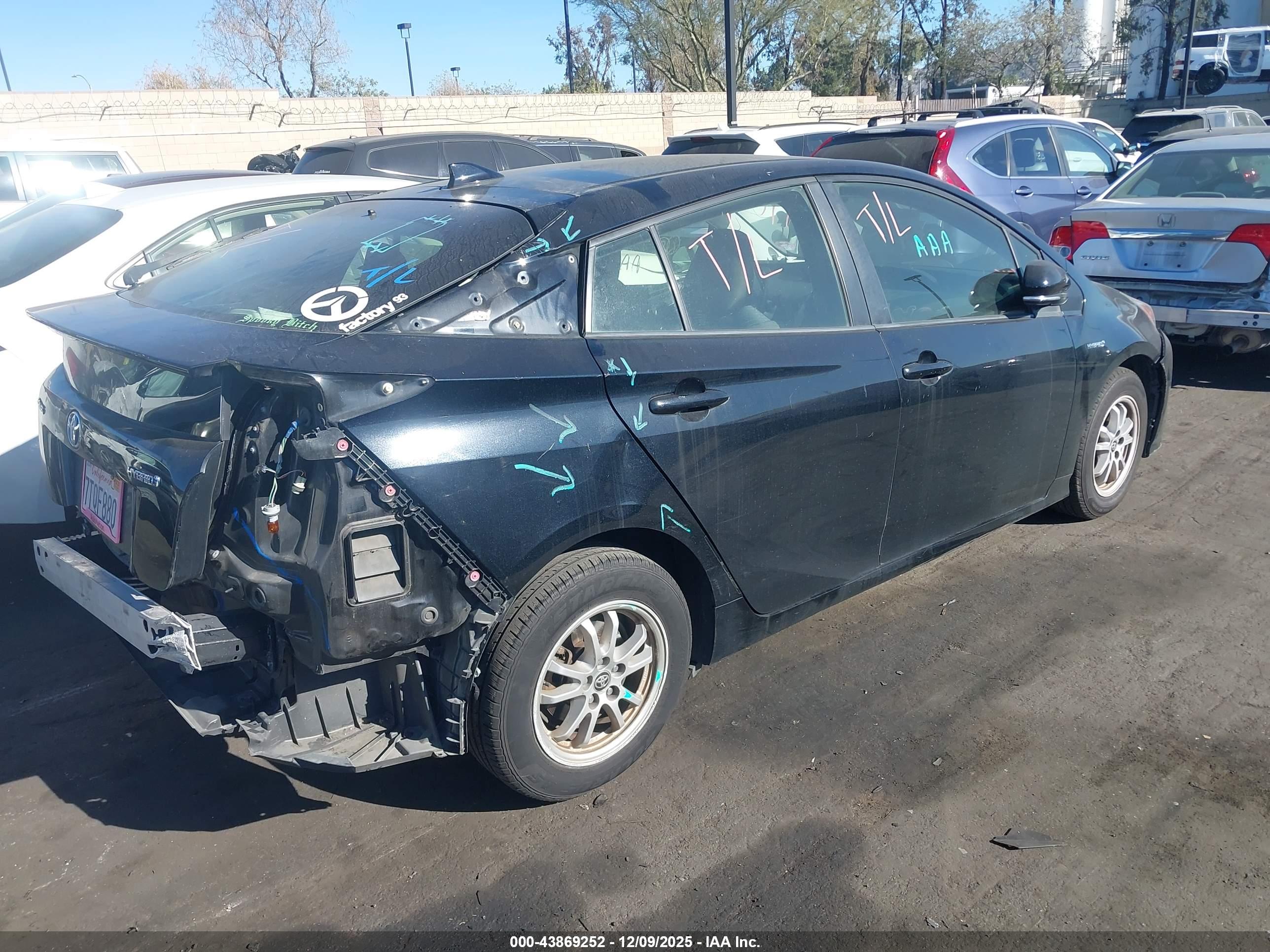TOYOTA PRIUS image 4