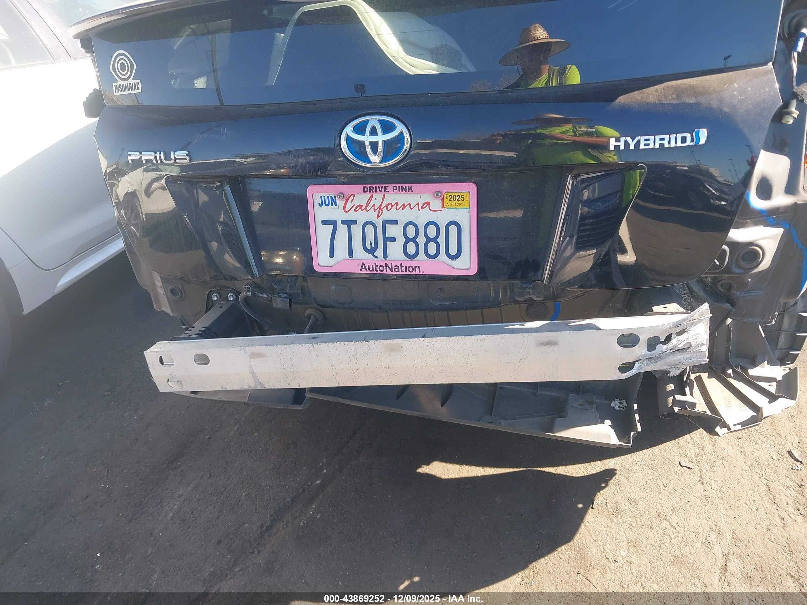TOYOTA PRIUS image 6