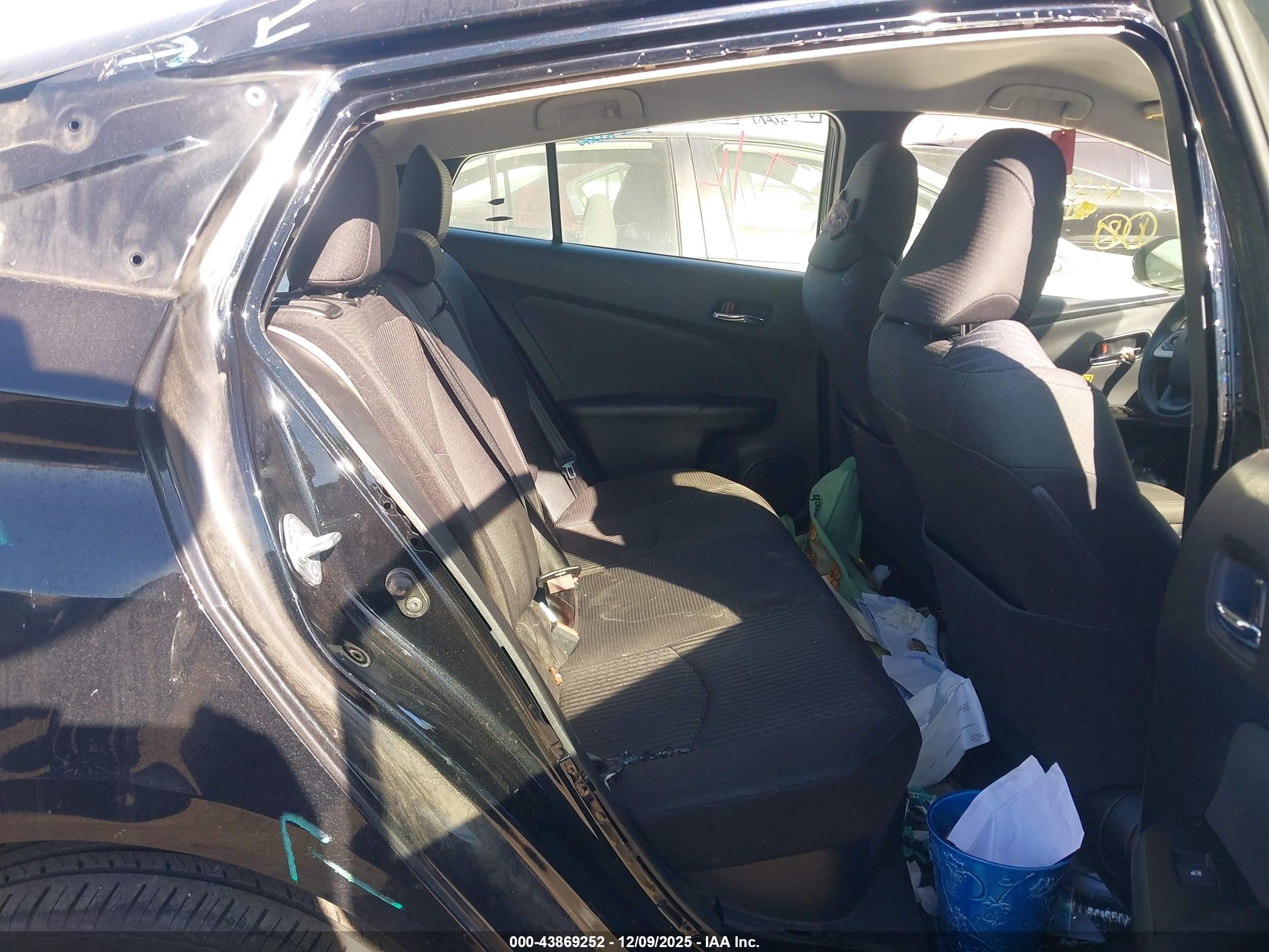 TOYOTA PRIUS image 8