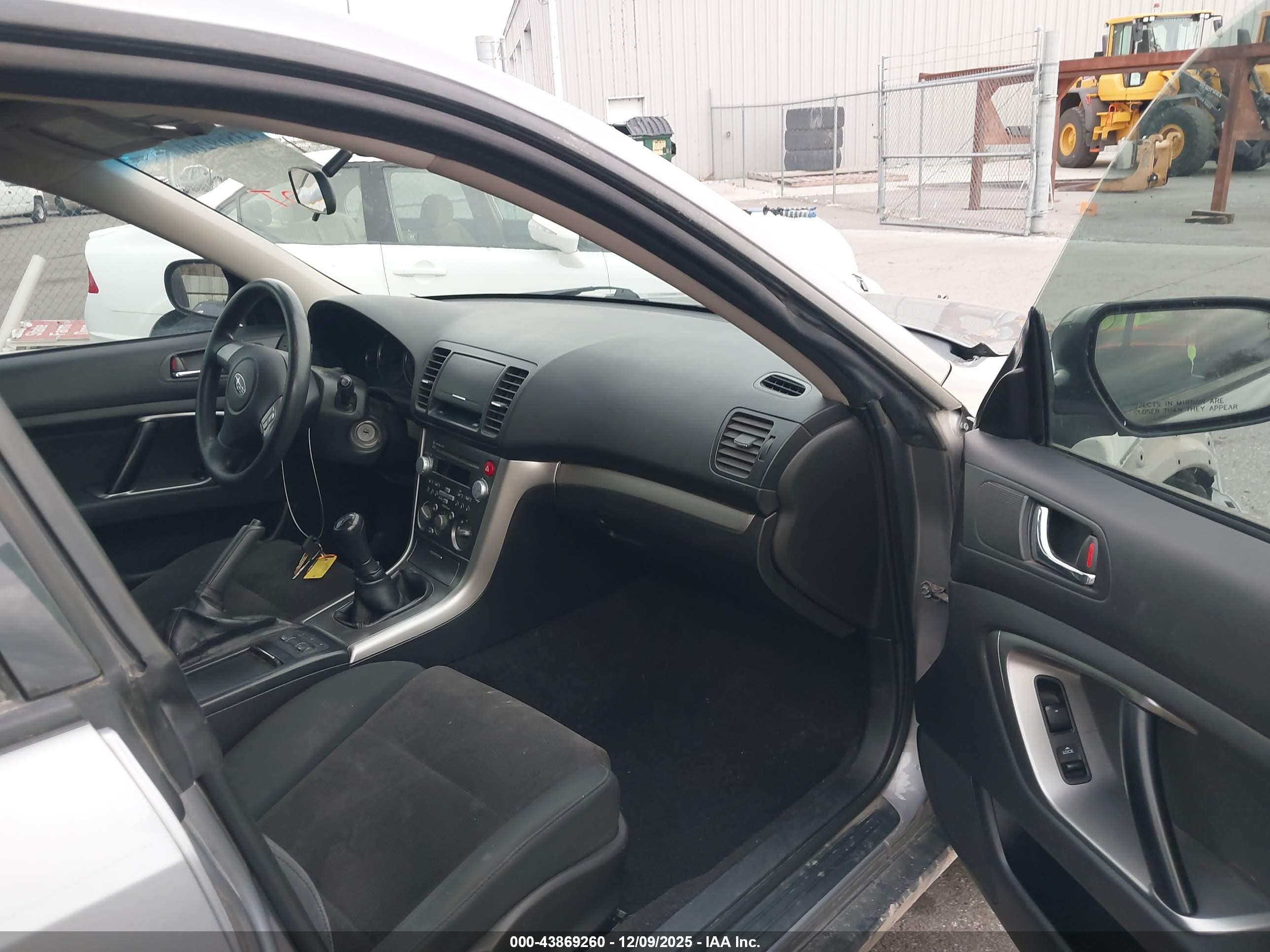SUBARU OUTBACK image 5