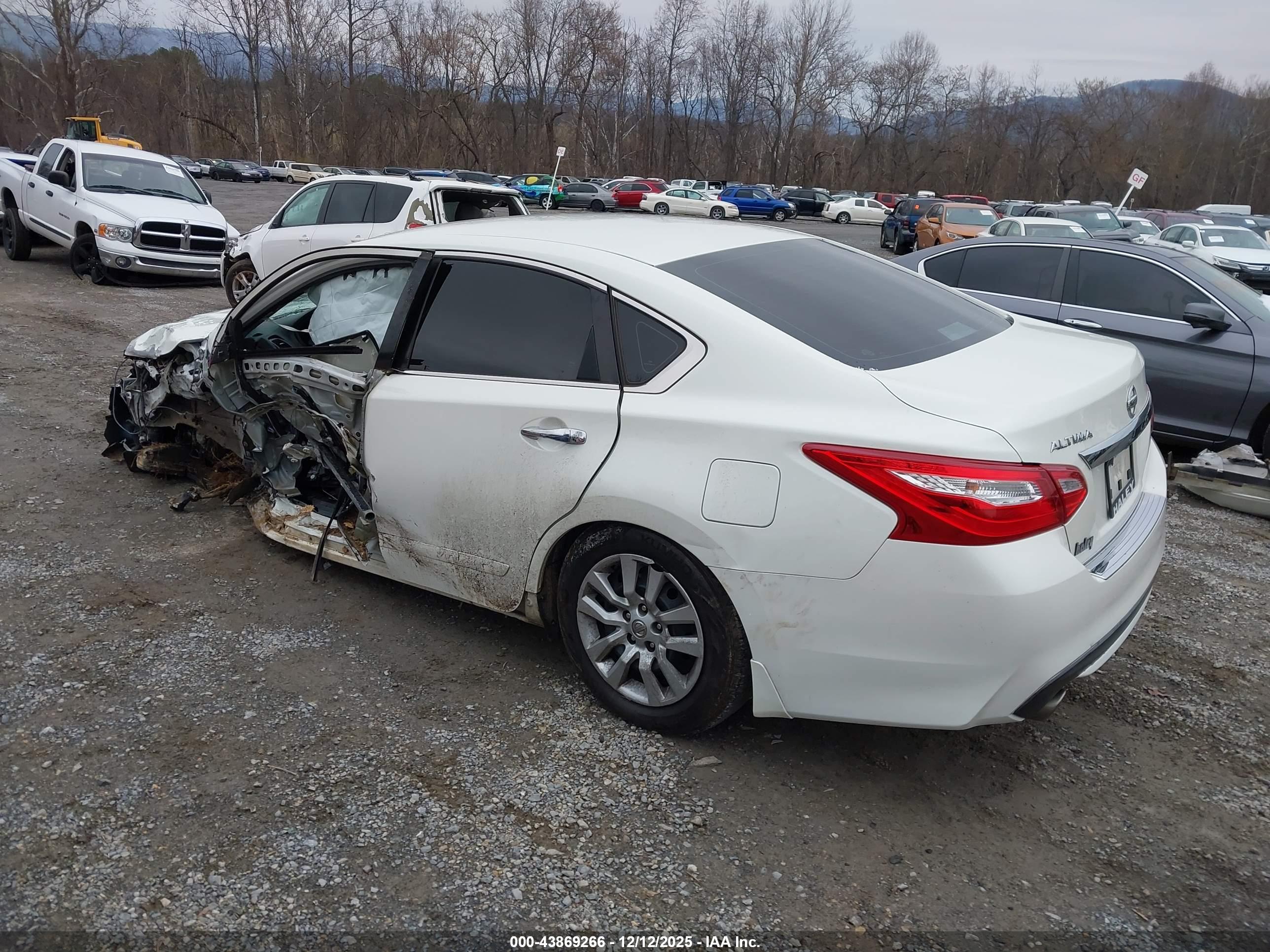 NISSAN ALTIMA image 3