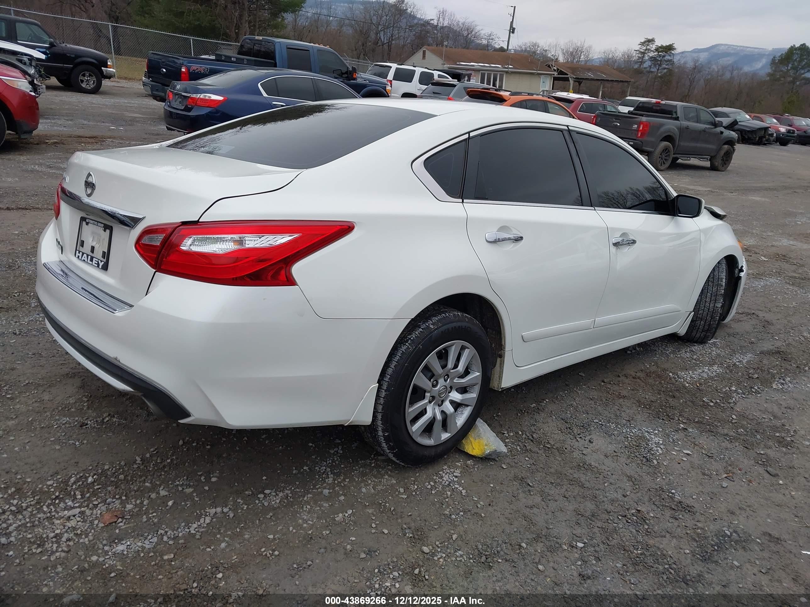 NISSAN ALTIMA image 4