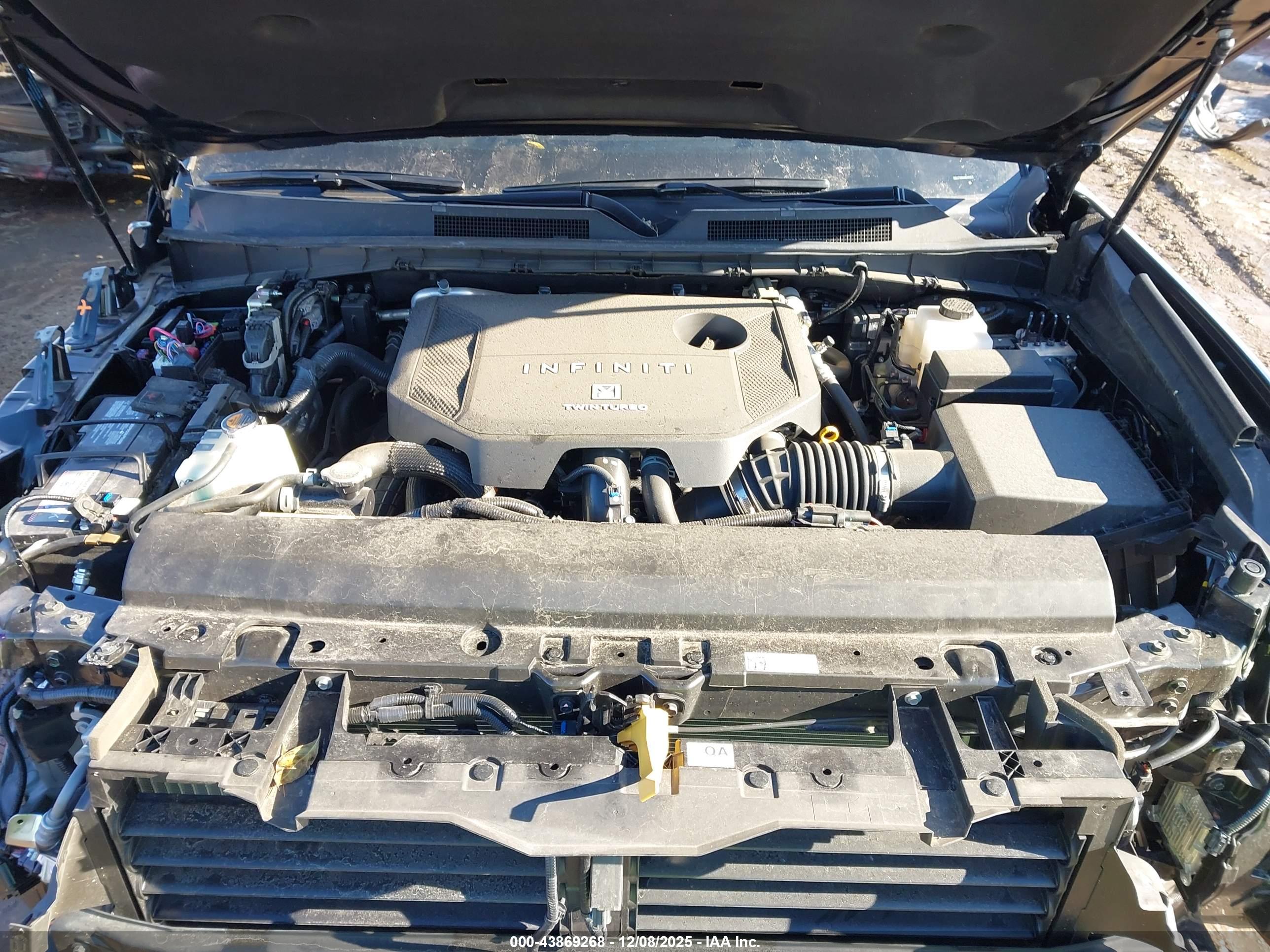 INFINITI QX80 image 10