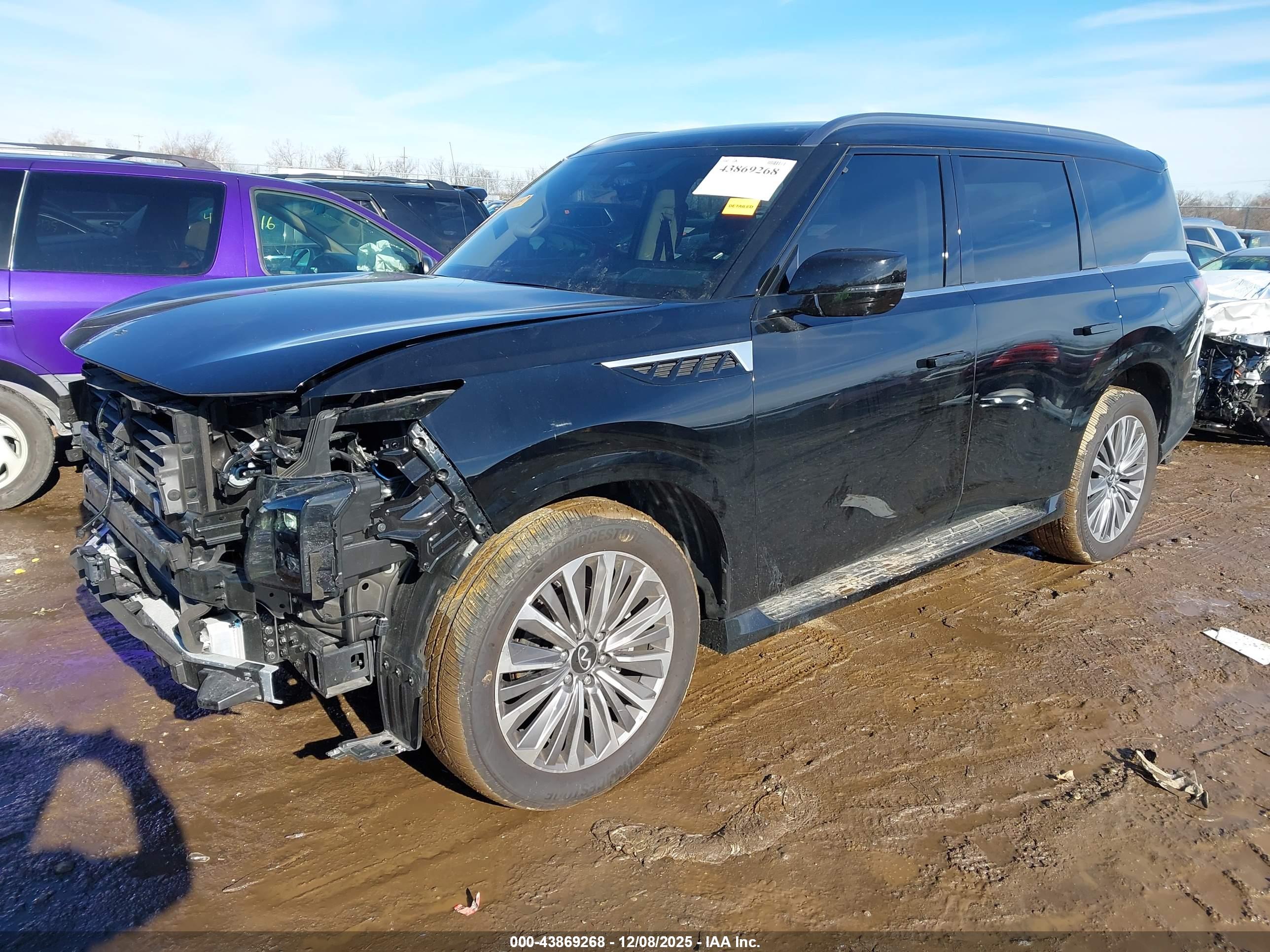 INFINITI QX80 image 2