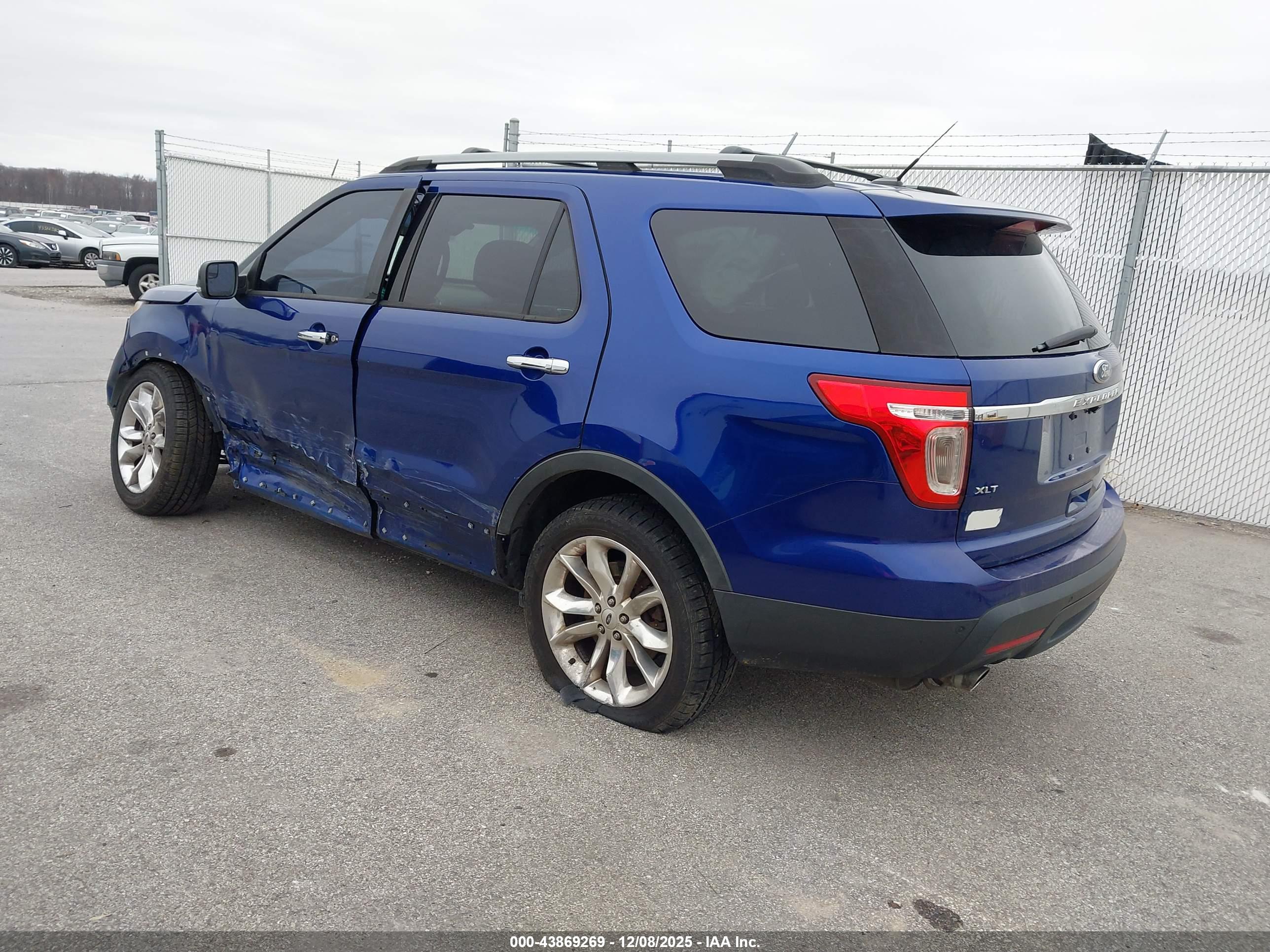 FORD EXPLORER image 3