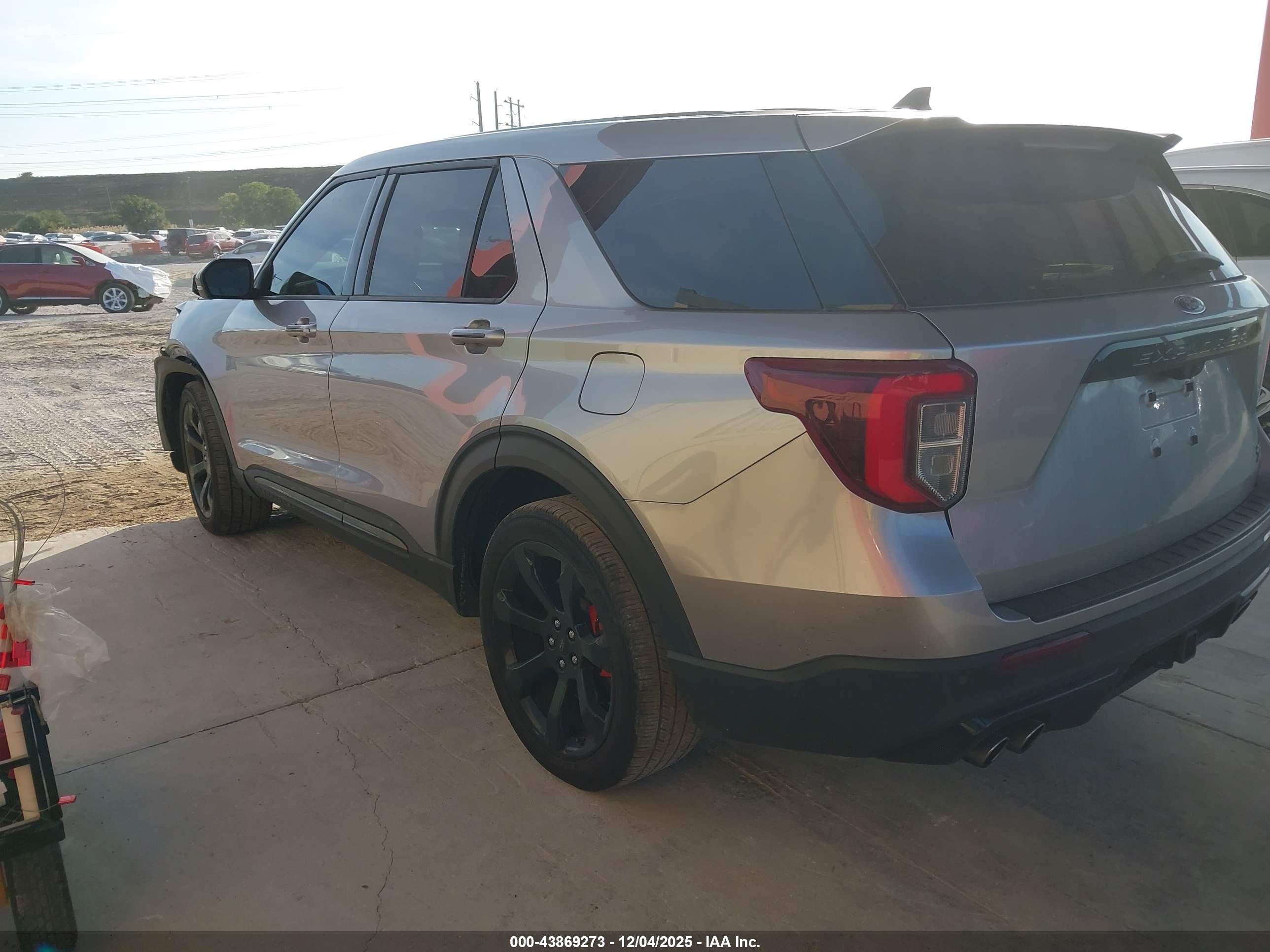 FORD EXPLORER image 3