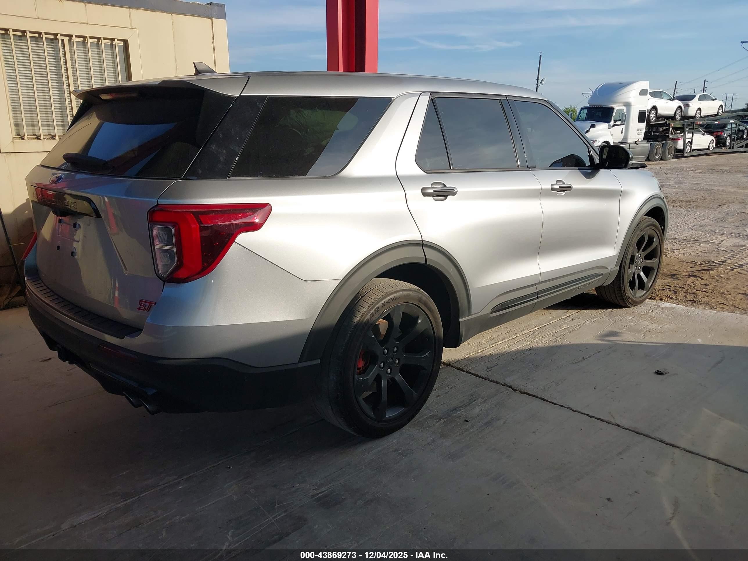 FORD EXPLORER image 4