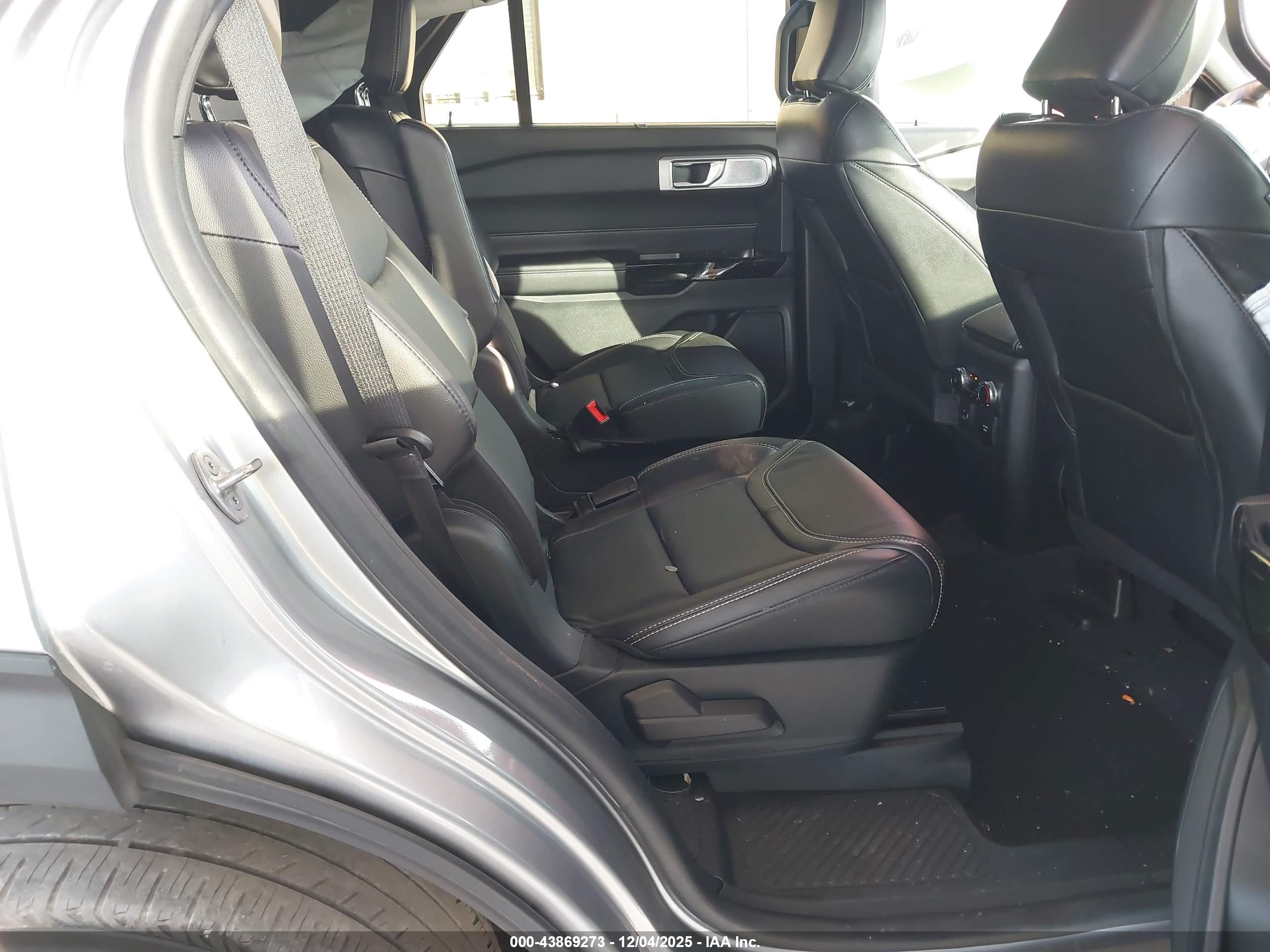 FORD EXPLORER image 8