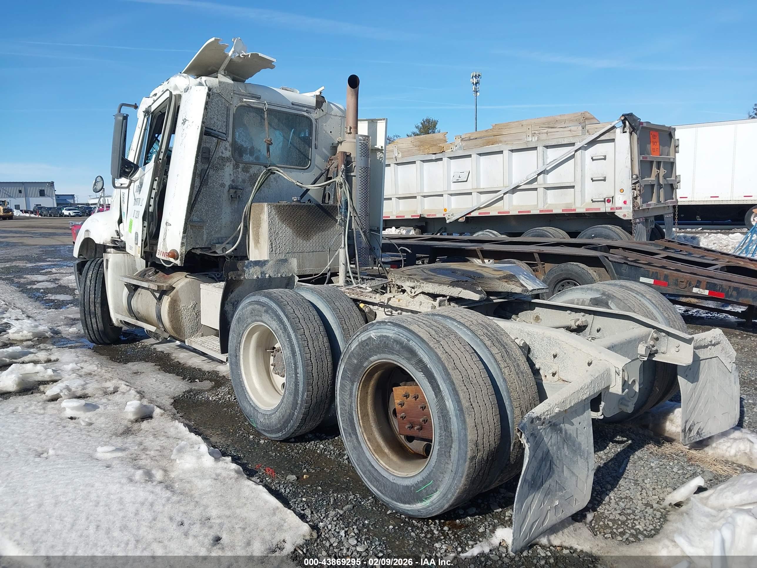 FREIGHTLINER CONVENTIONAL image 3