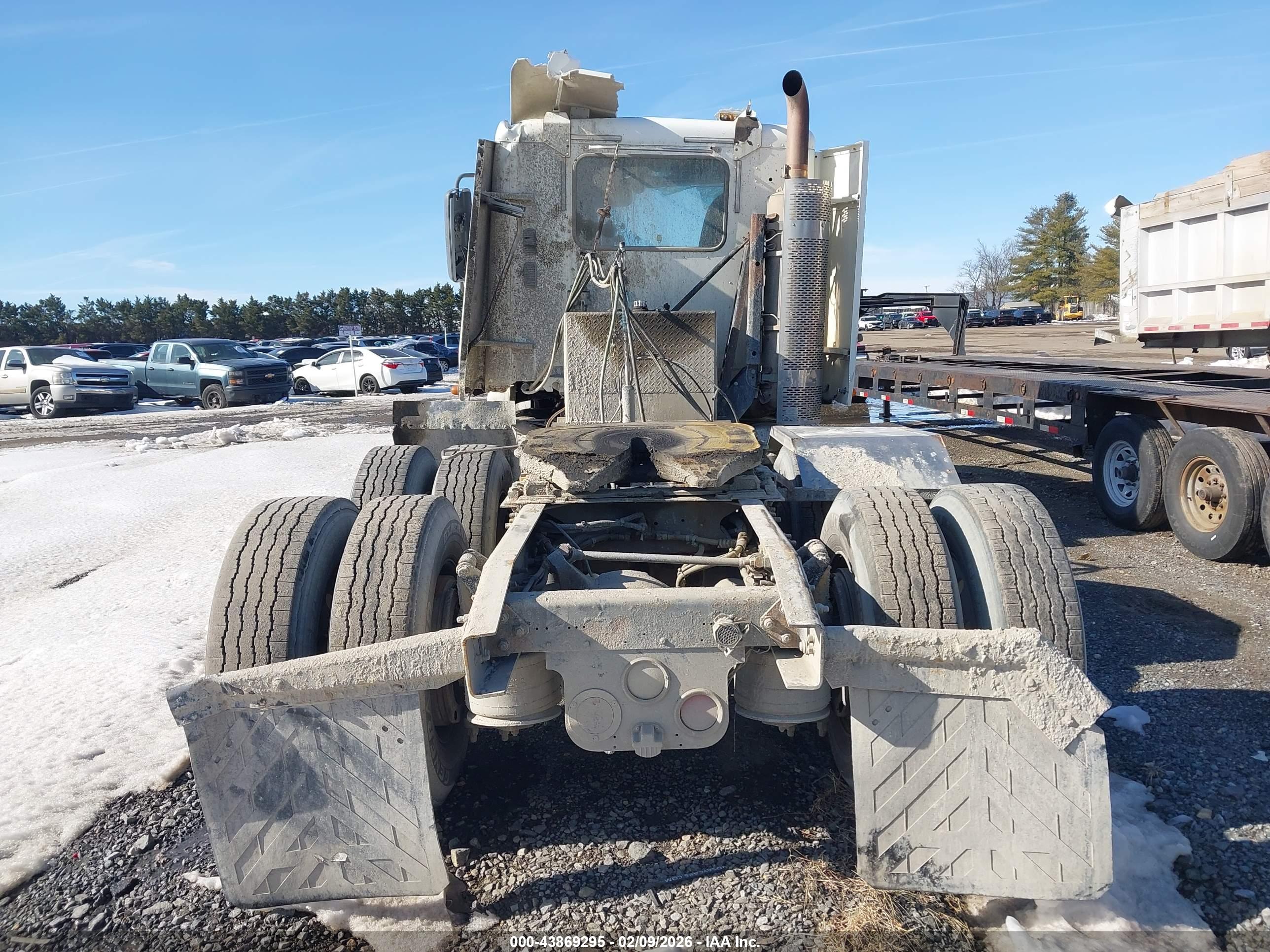 FREIGHTLINER CONVENTIONAL image 8