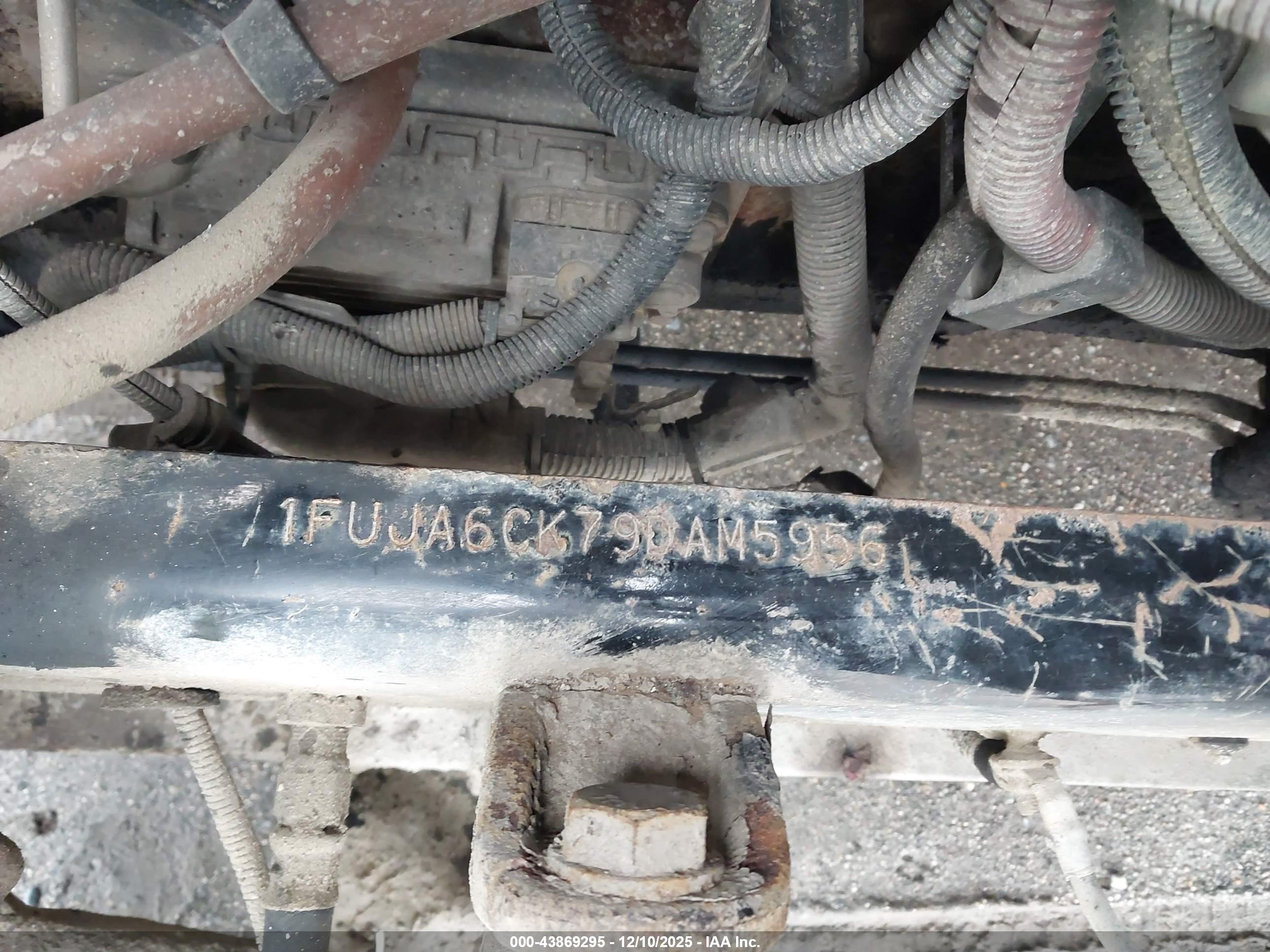 FREIGHTLINER CONVENTIONAL image 9